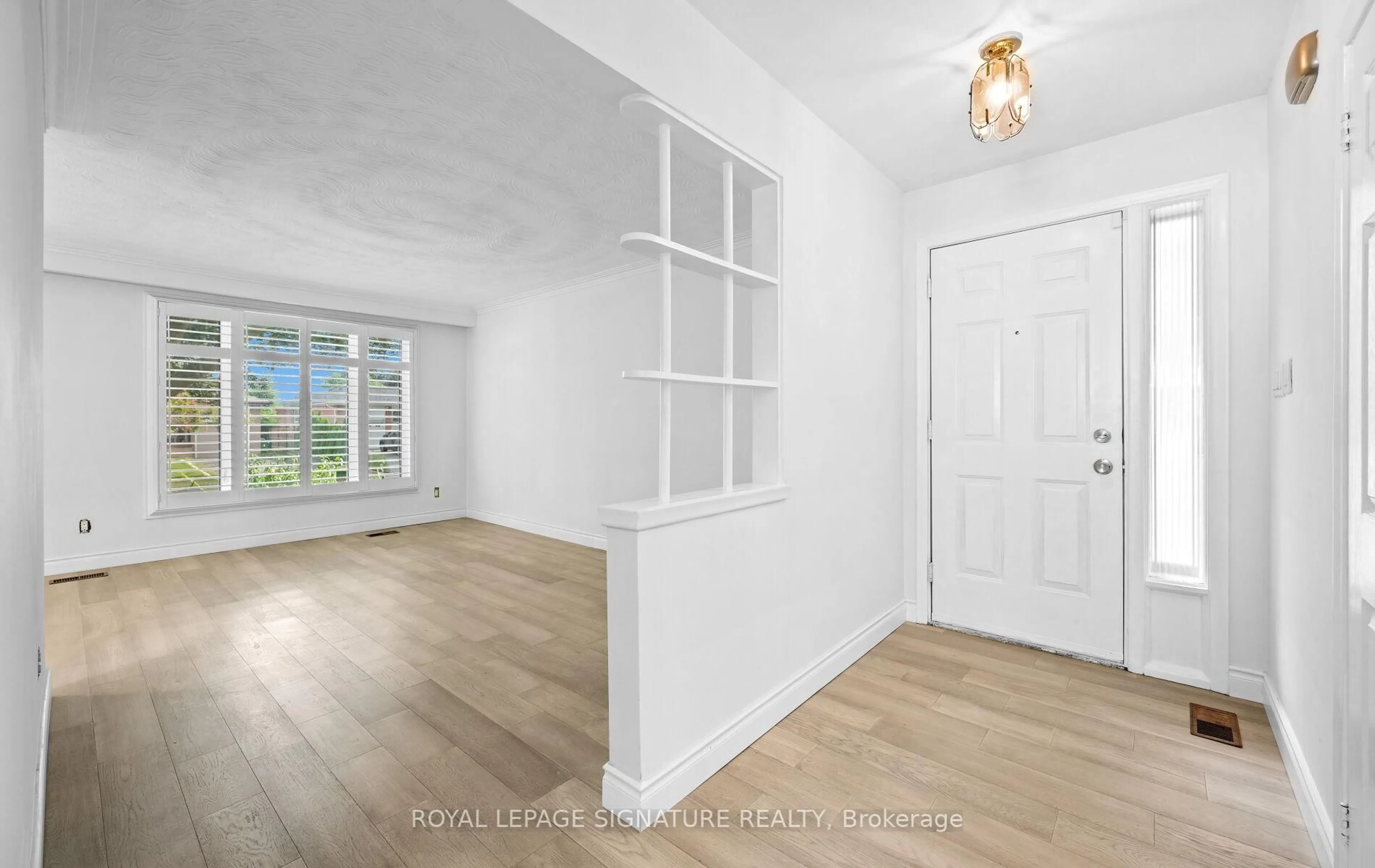 Indoor entryway for 16 Pagoda Pl, Toronto Ontario M9V 2V2