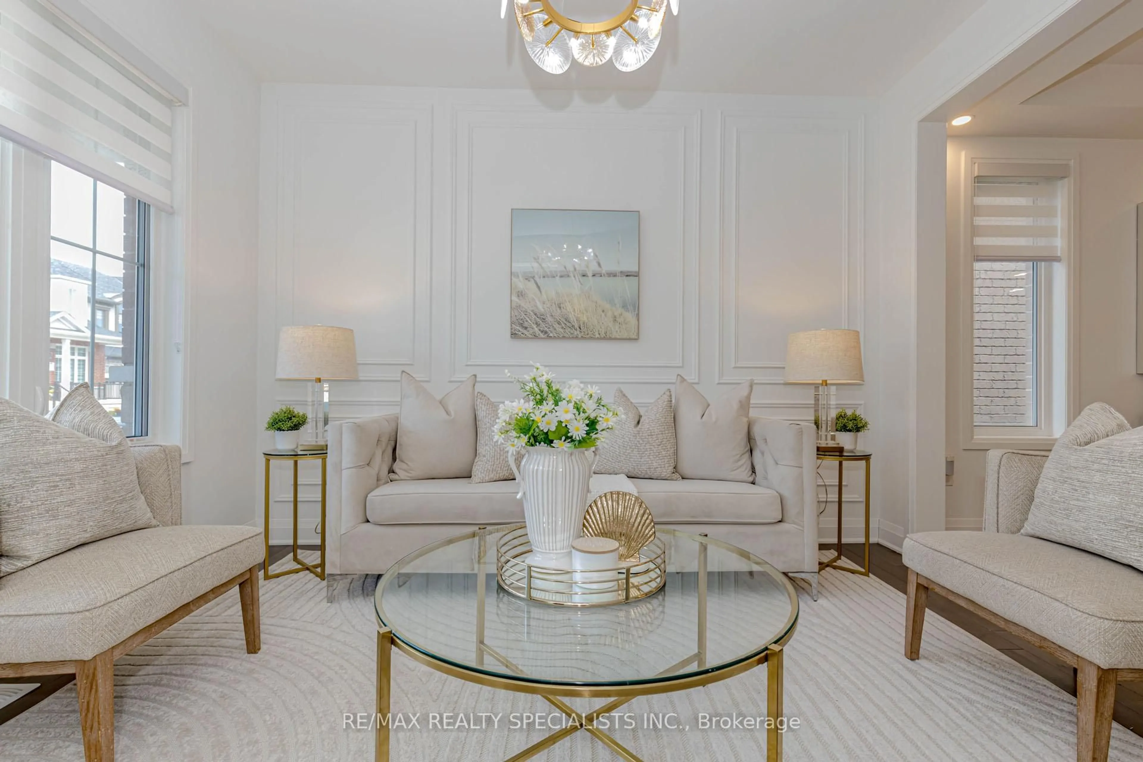Living room with furniture, unknown for 1411 Lobelia Cres, Milton Ontario L9E 1X1