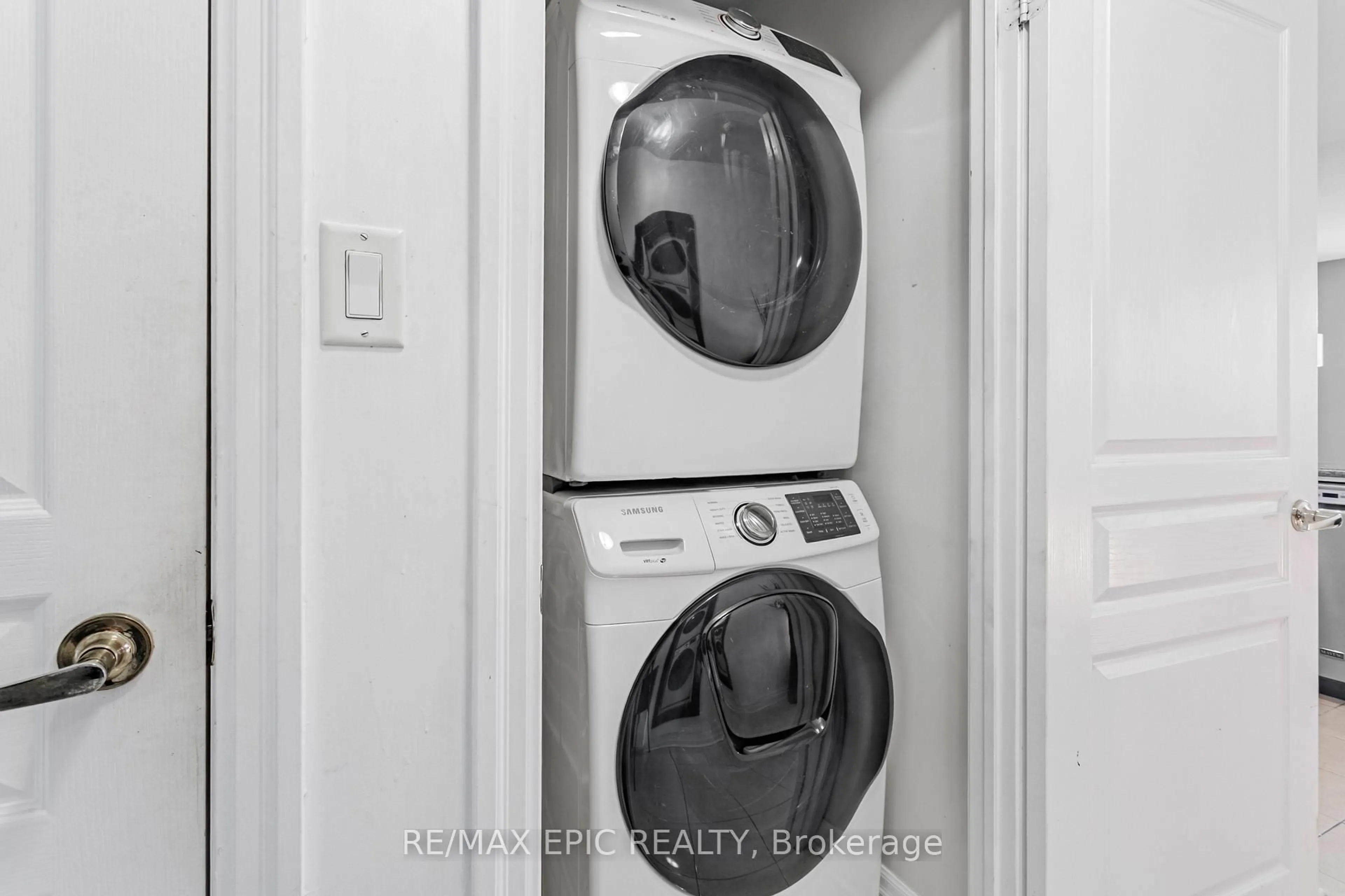 Laundry room for 70 Port St #405, Mississauga Ontario L5G 4V8