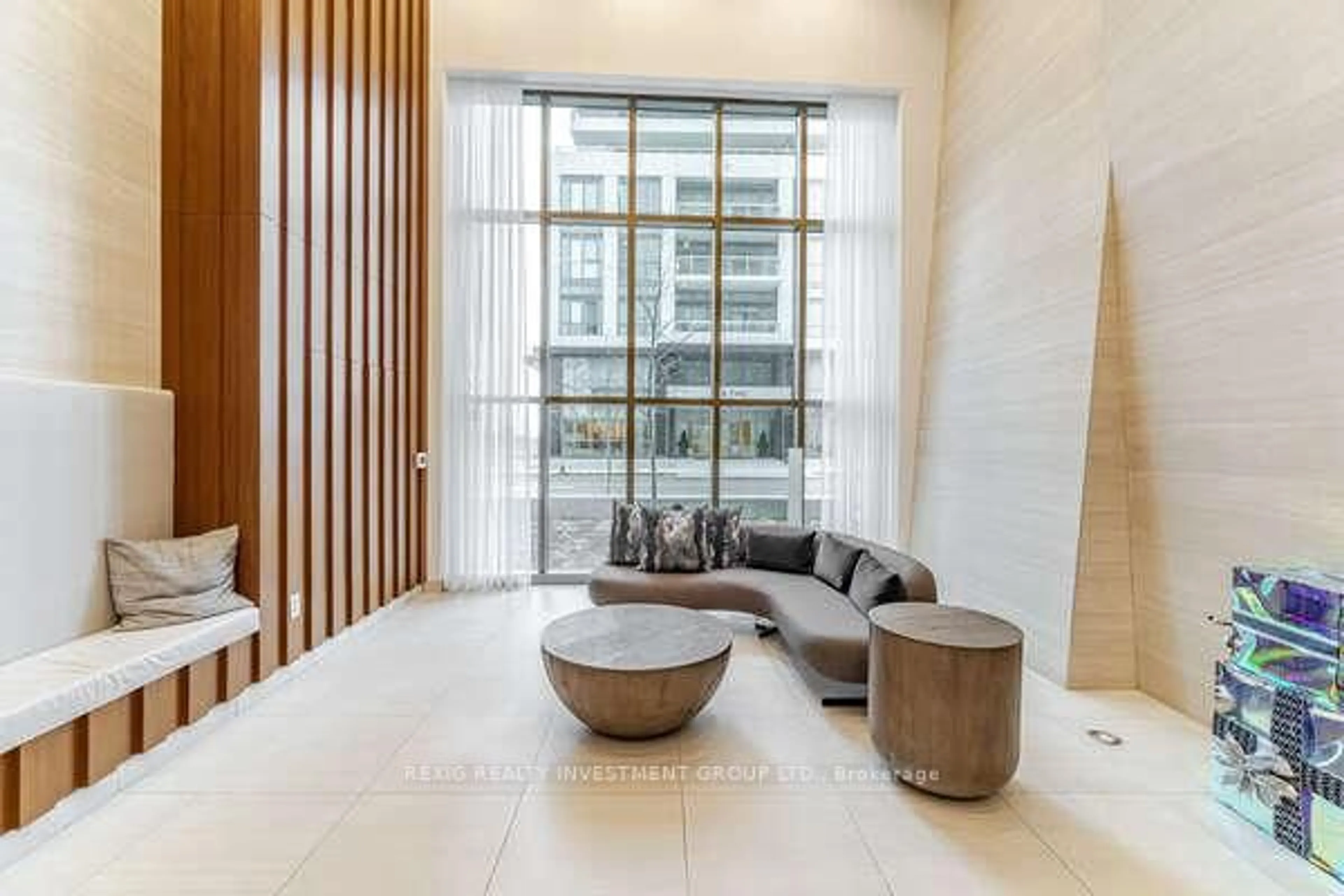 Indoor foyer for 70 Annie Craig Dr #4007, Toronto Ontario M8V 0G2