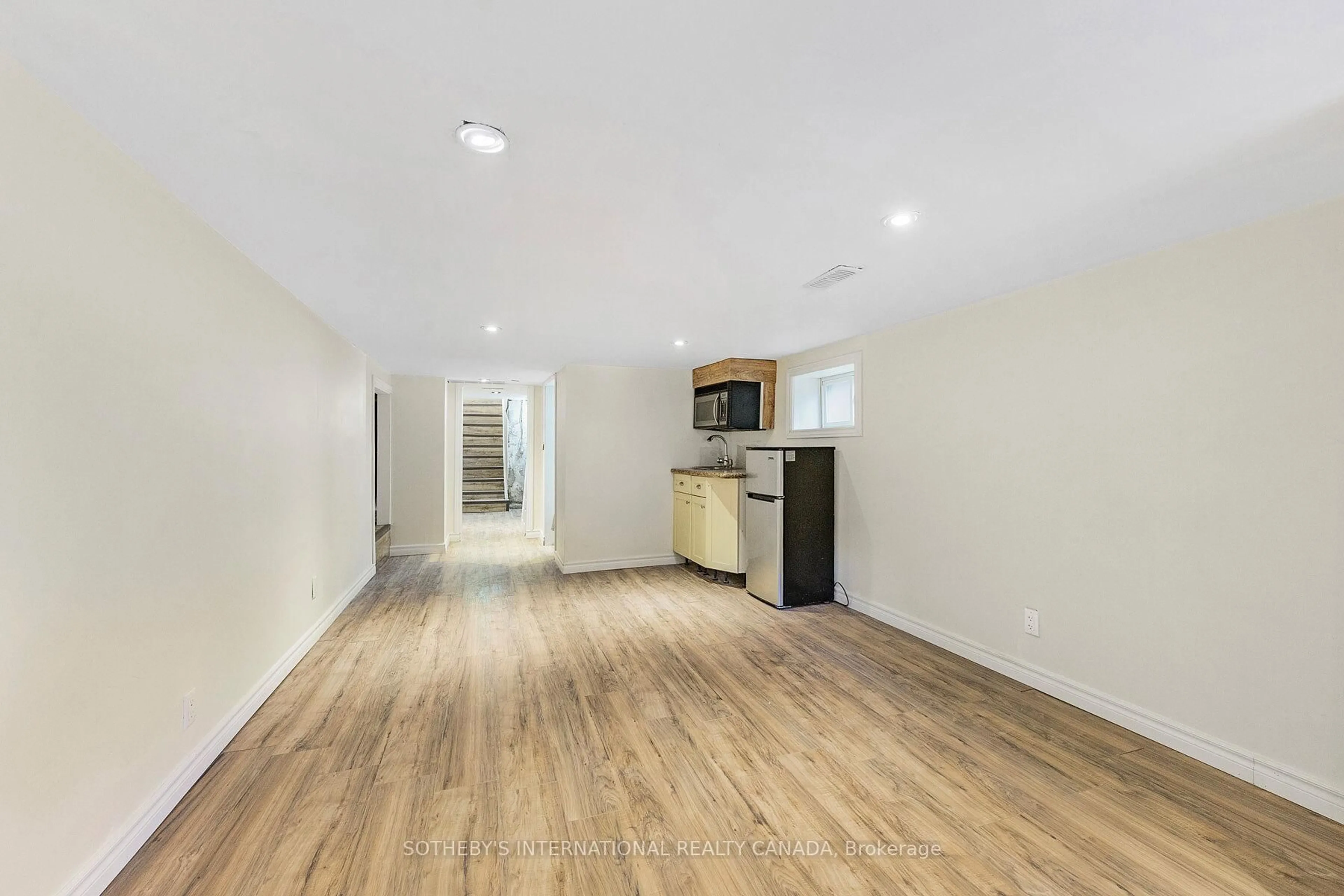 A pic of a room for 70 Dunraven Dr, Toronto Ontario M6M 1H2