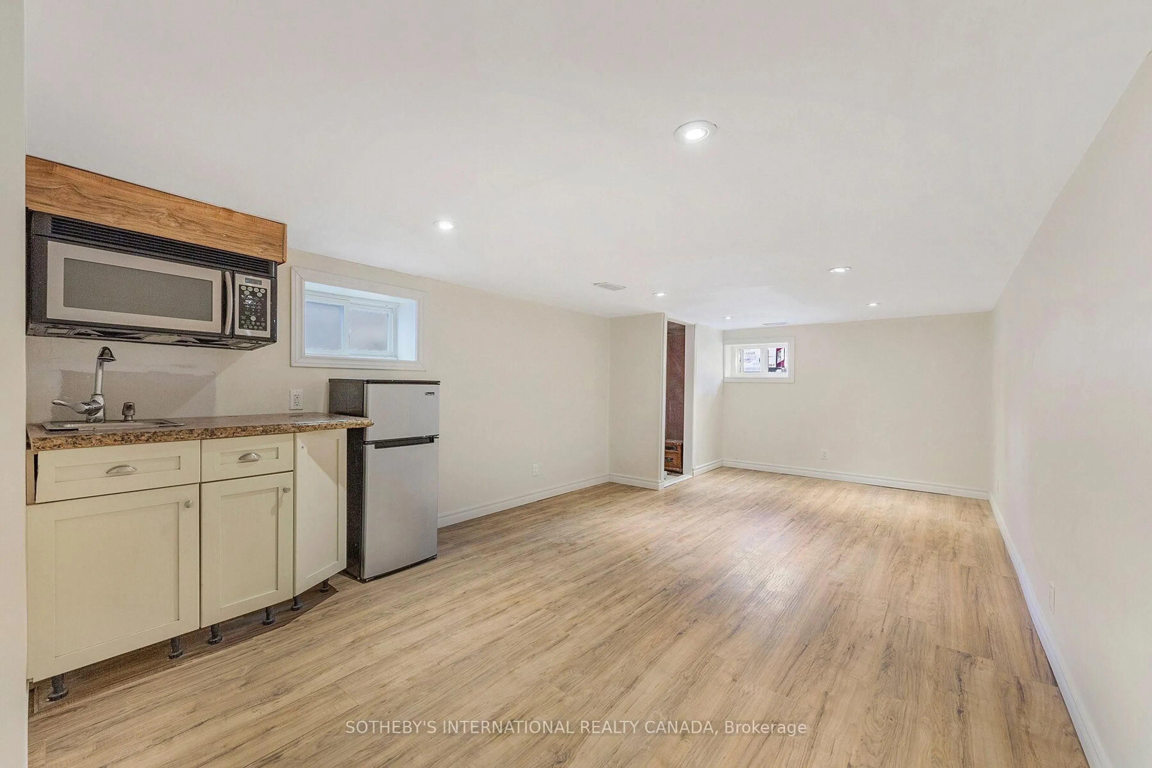 A pic of a room for 70 Dunraven Dr, Toronto Ontario M6M 1H2