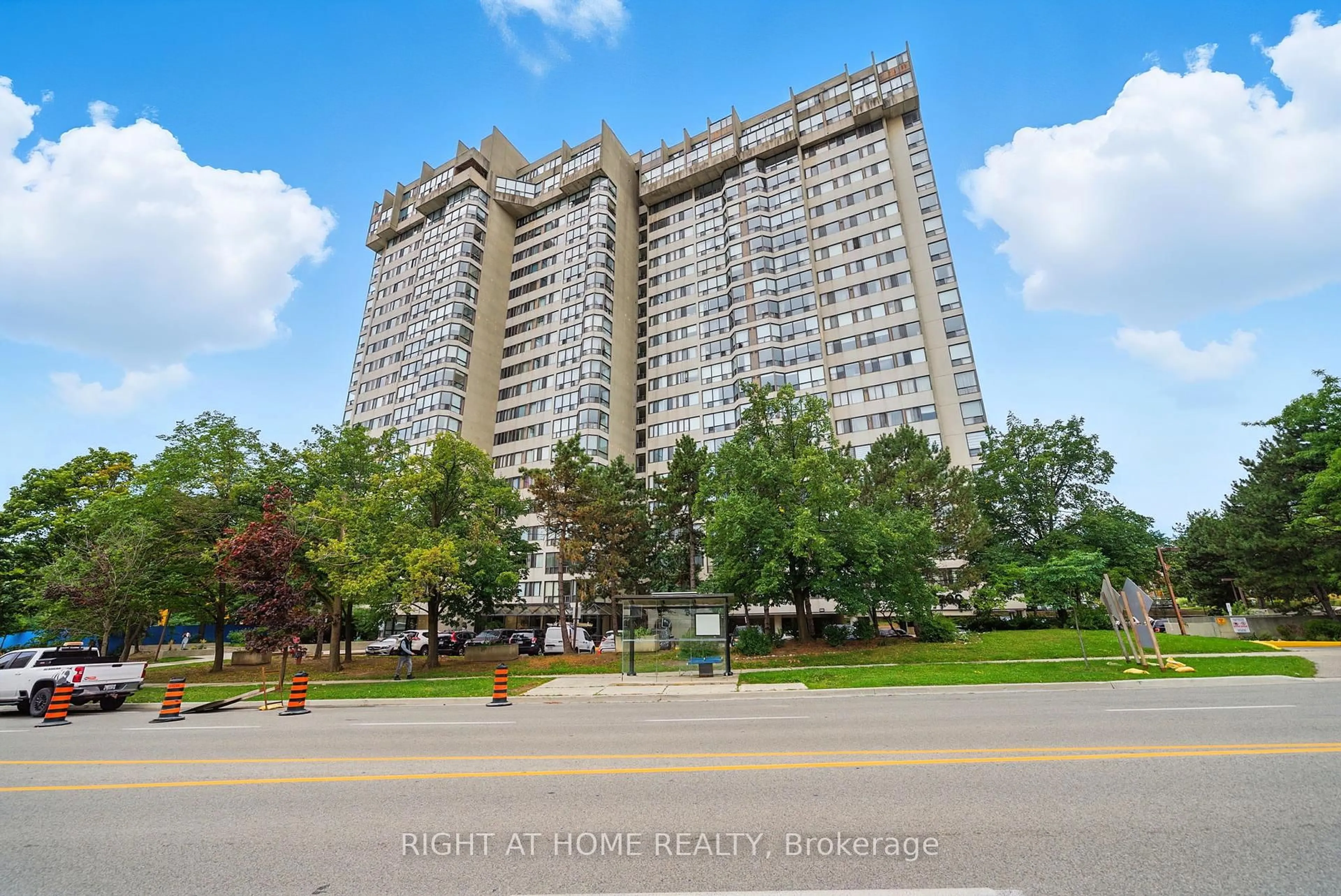 Unknown for 200 Robert Speck Pkwy #201, Mississauga Ontario L4Z 1S3