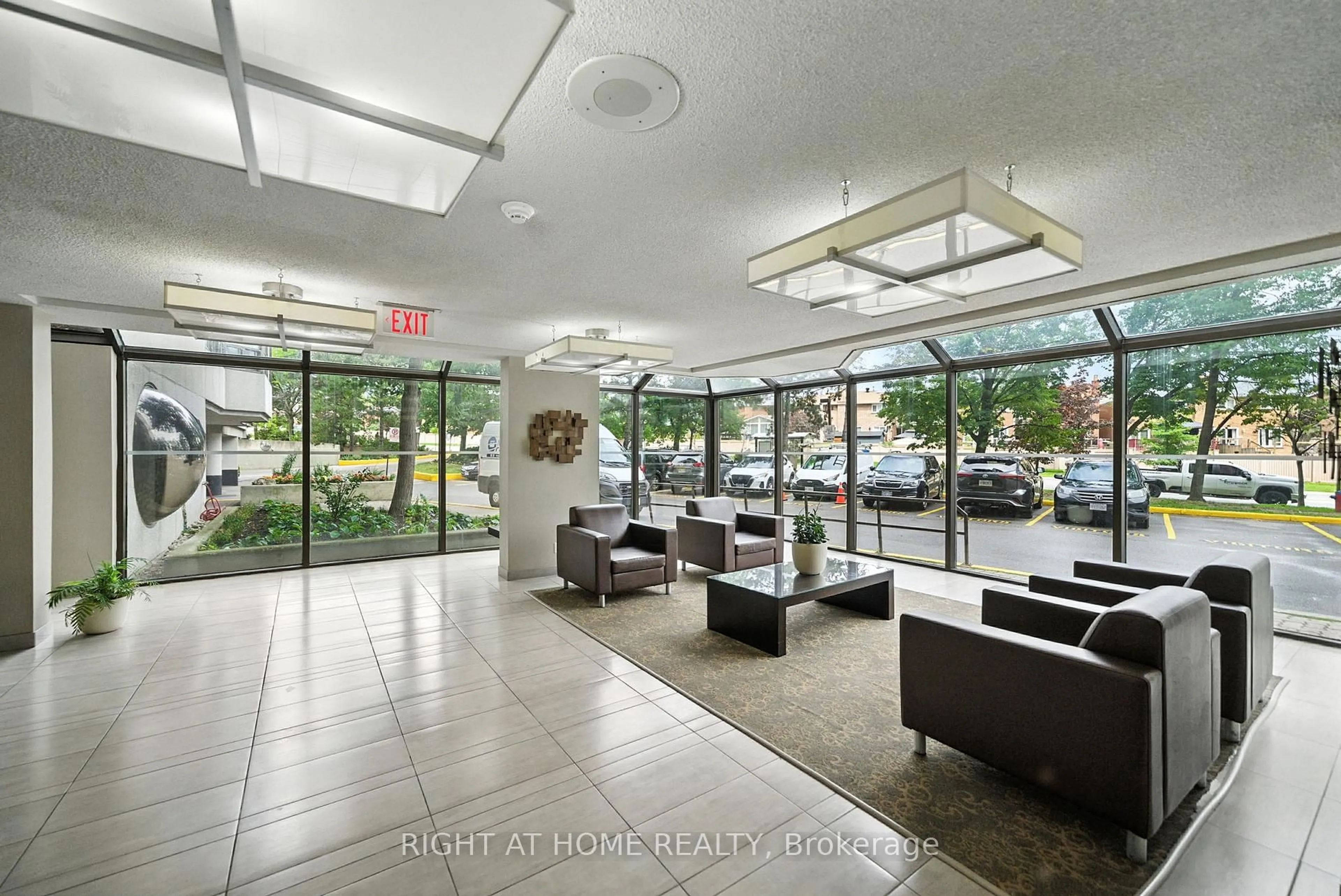 Lobby for 200 Robert Speck Pkwy #201, Mississauga Ontario L4Z 1S3