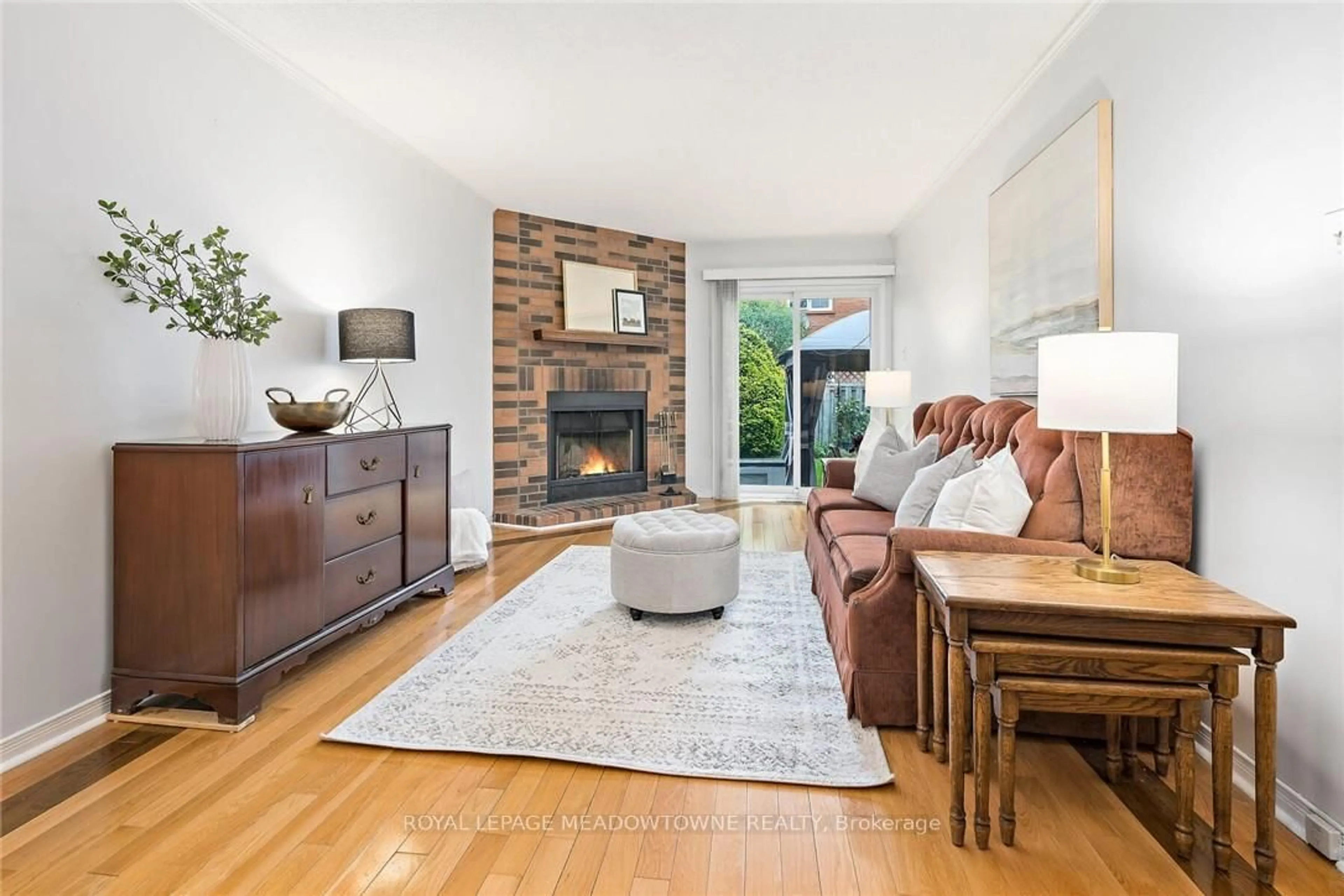 Living room with furniture, unknown for 262 Murray St, Brampton Ontario L6X 3T4