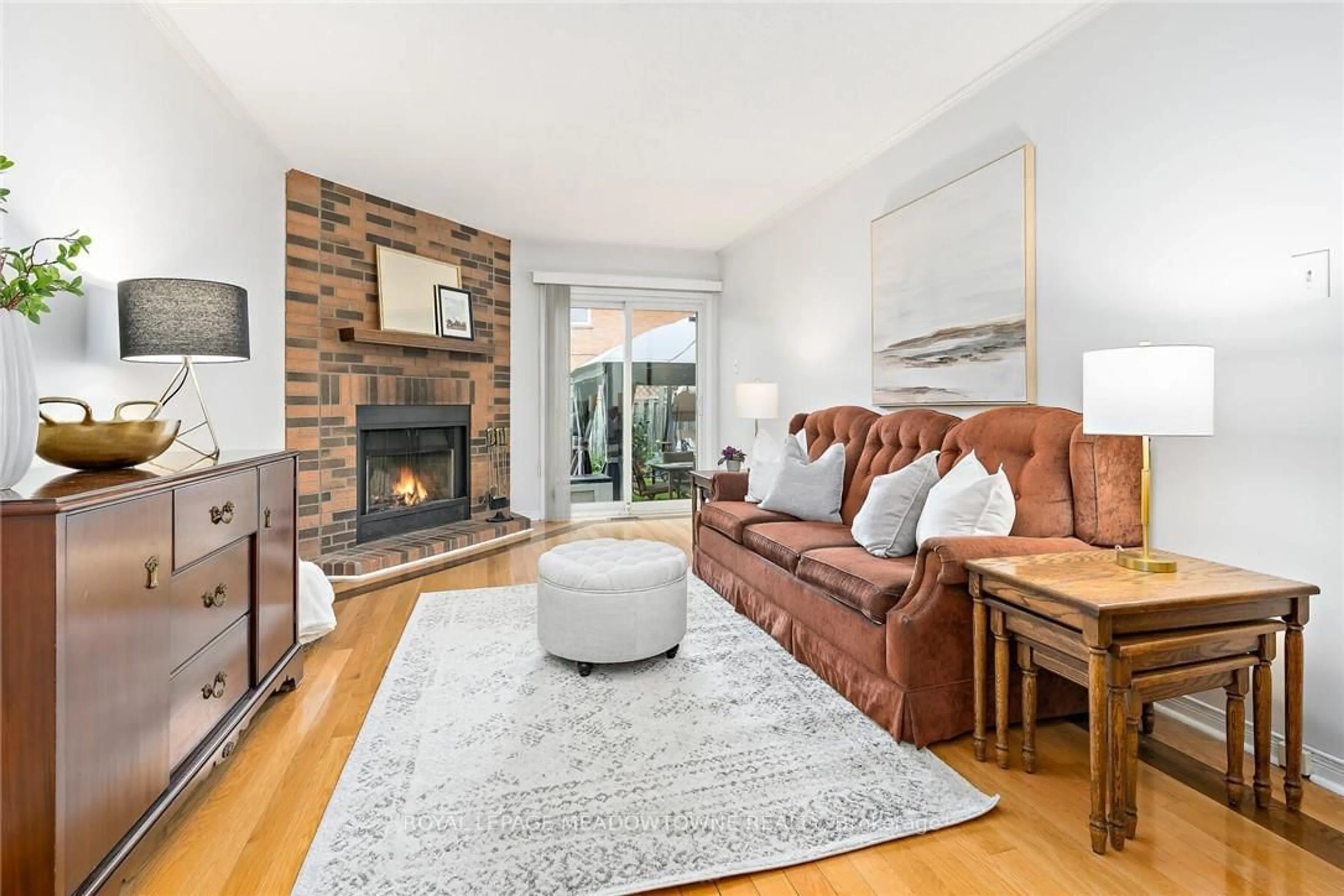 Living room with furniture, unknown for 262 Murray St, Brampton Ontario L6X 3T4