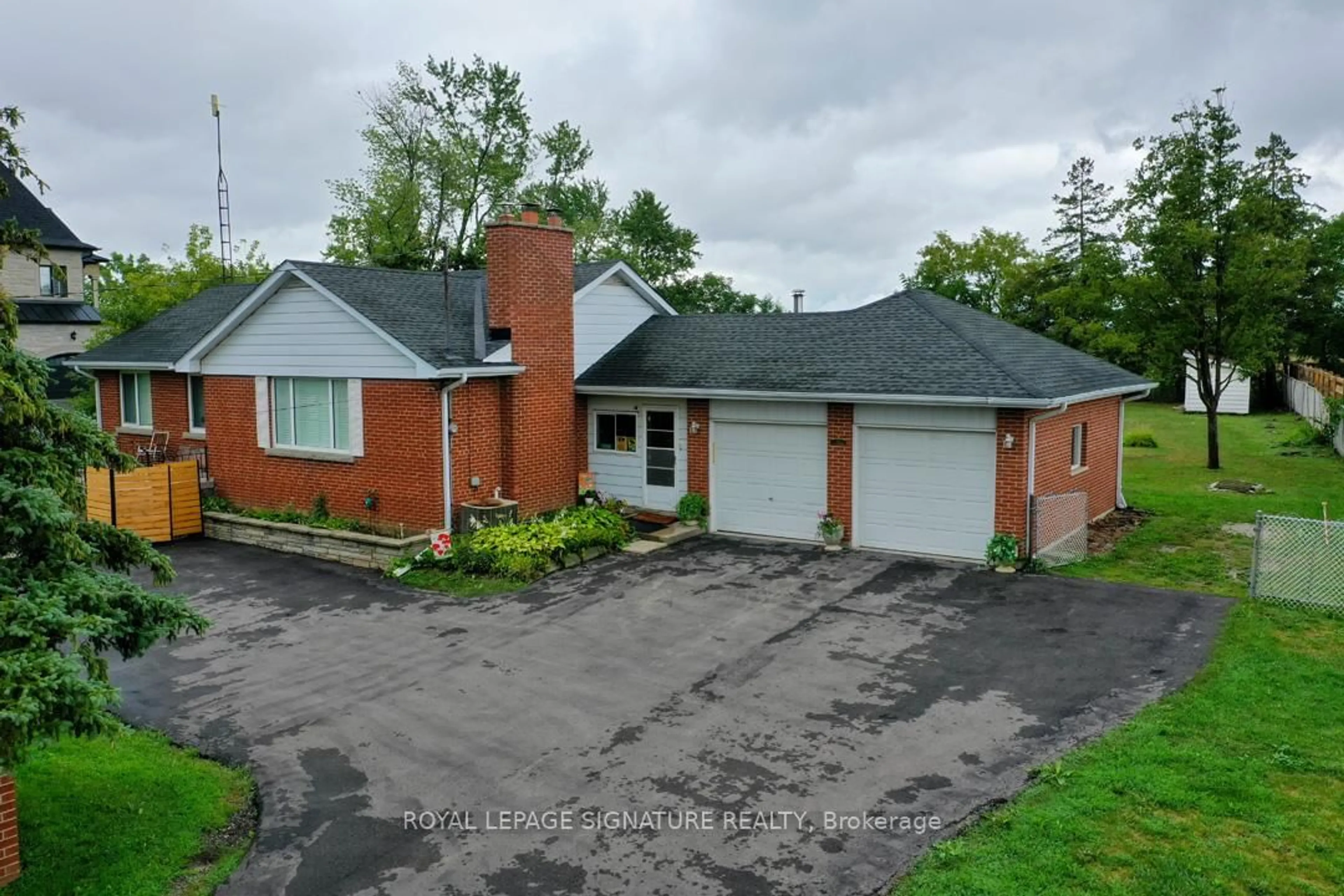 A pic from outside/outdoor area/front of a property/back of a property/a pic from drone, street for 7556 Sixth Line, Milton Ontario L9E 0Y6