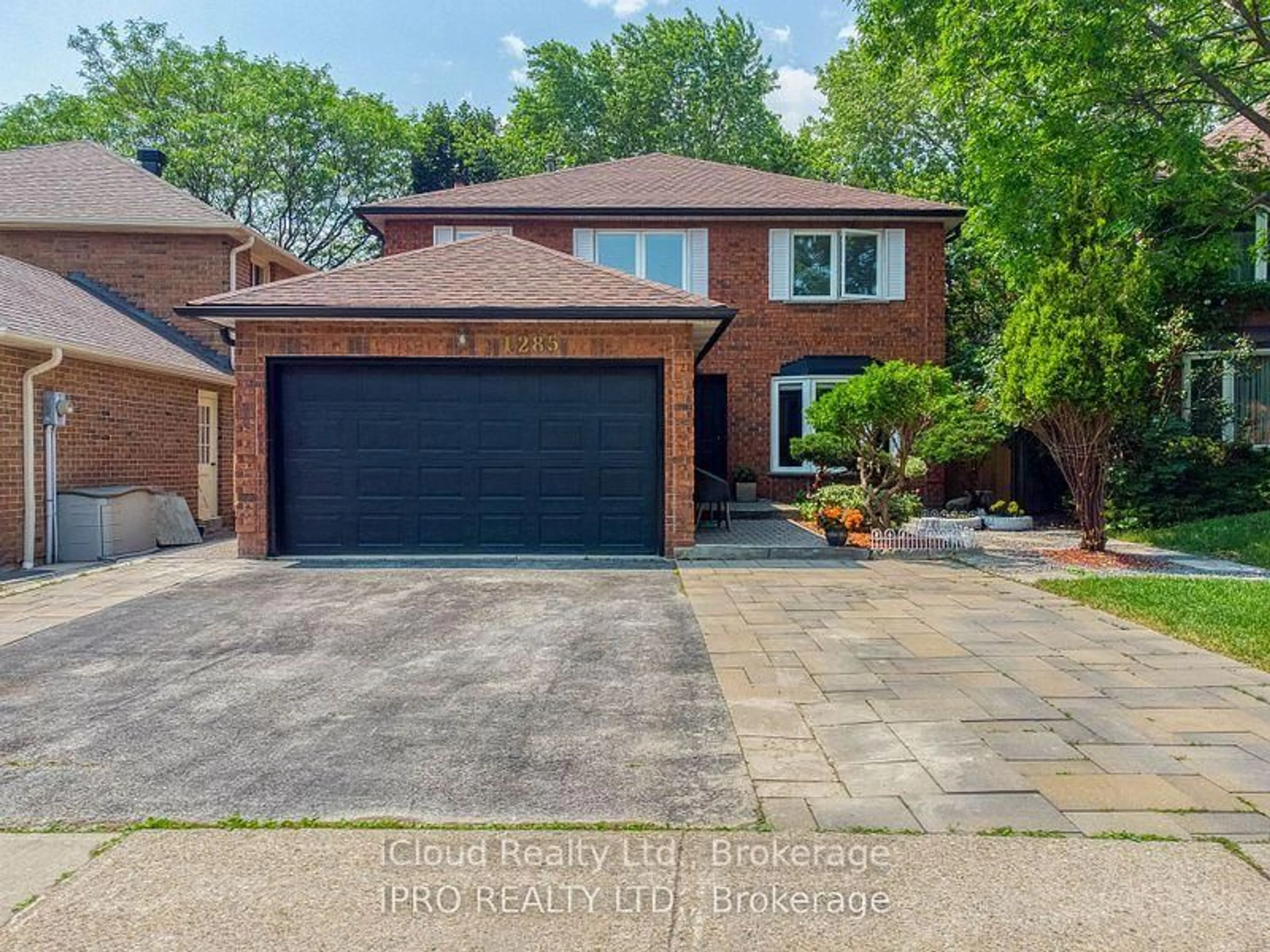 Home with brick exterior material, street for 1285 Deer Ru, Mississauga Ontario L5C 3P8