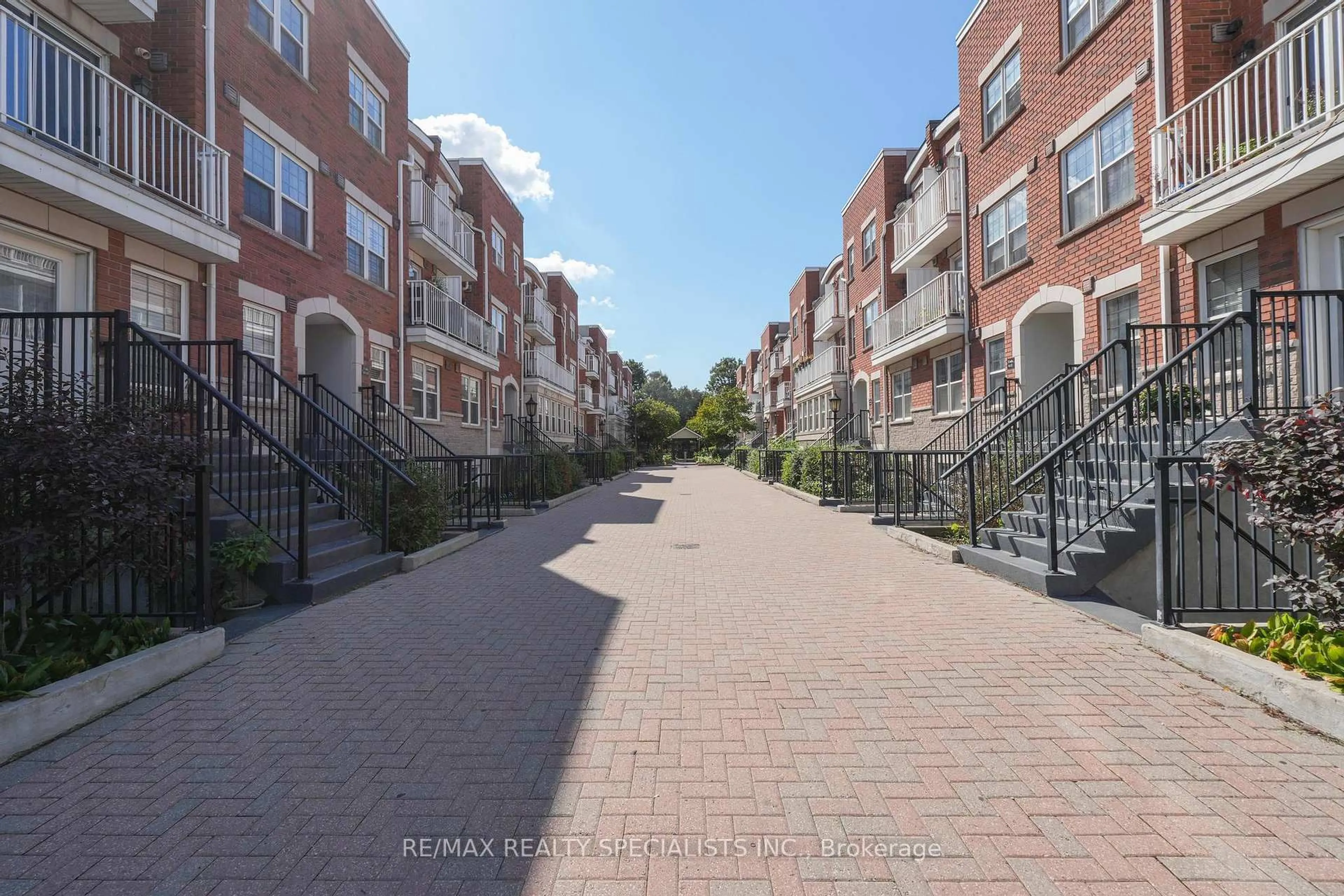 A pic from outside/outdoor area/front of a property/back of a property/a pic from drone, street for 37 Four Winds Dr #80, Toronto Ontario M3J 1K7