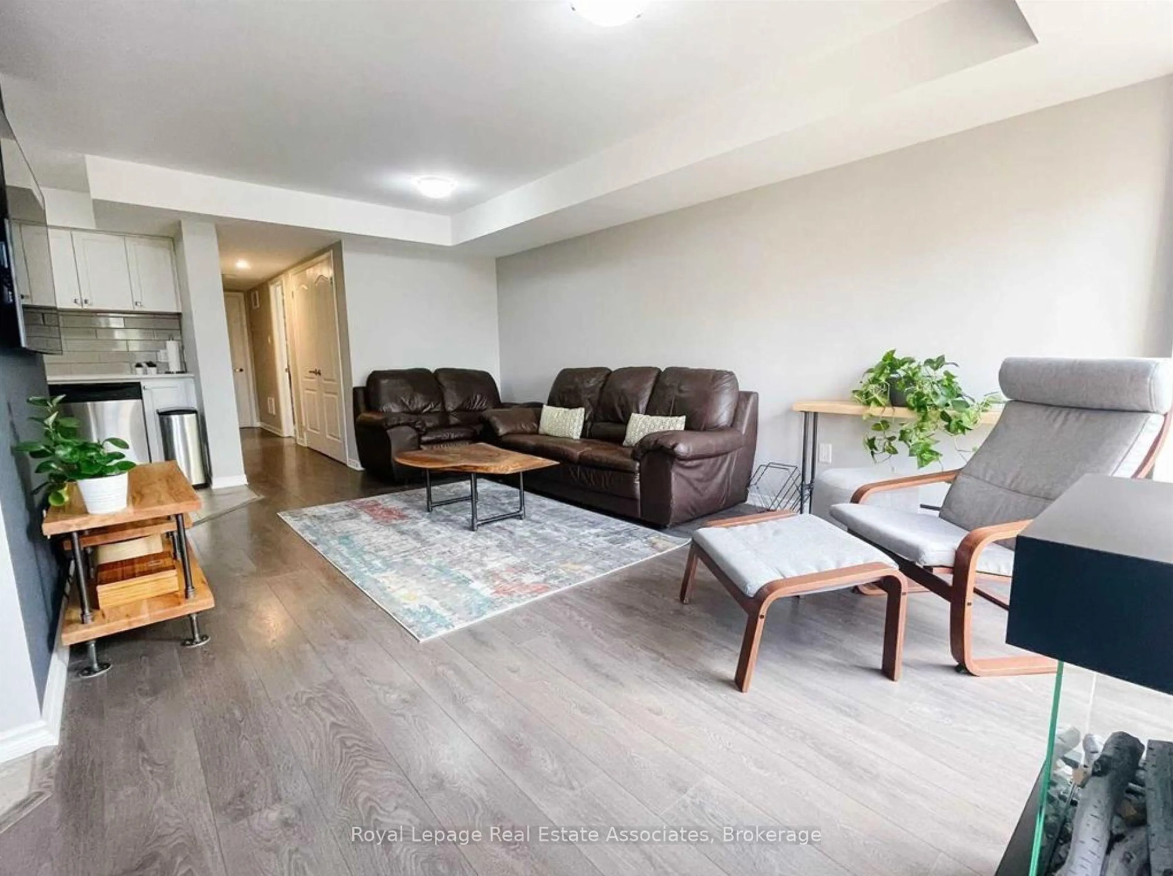 Living room with furniture, wood/laminate floor for 2441 Greenwich Dr #60, Oakville Ontario L6M 0S3