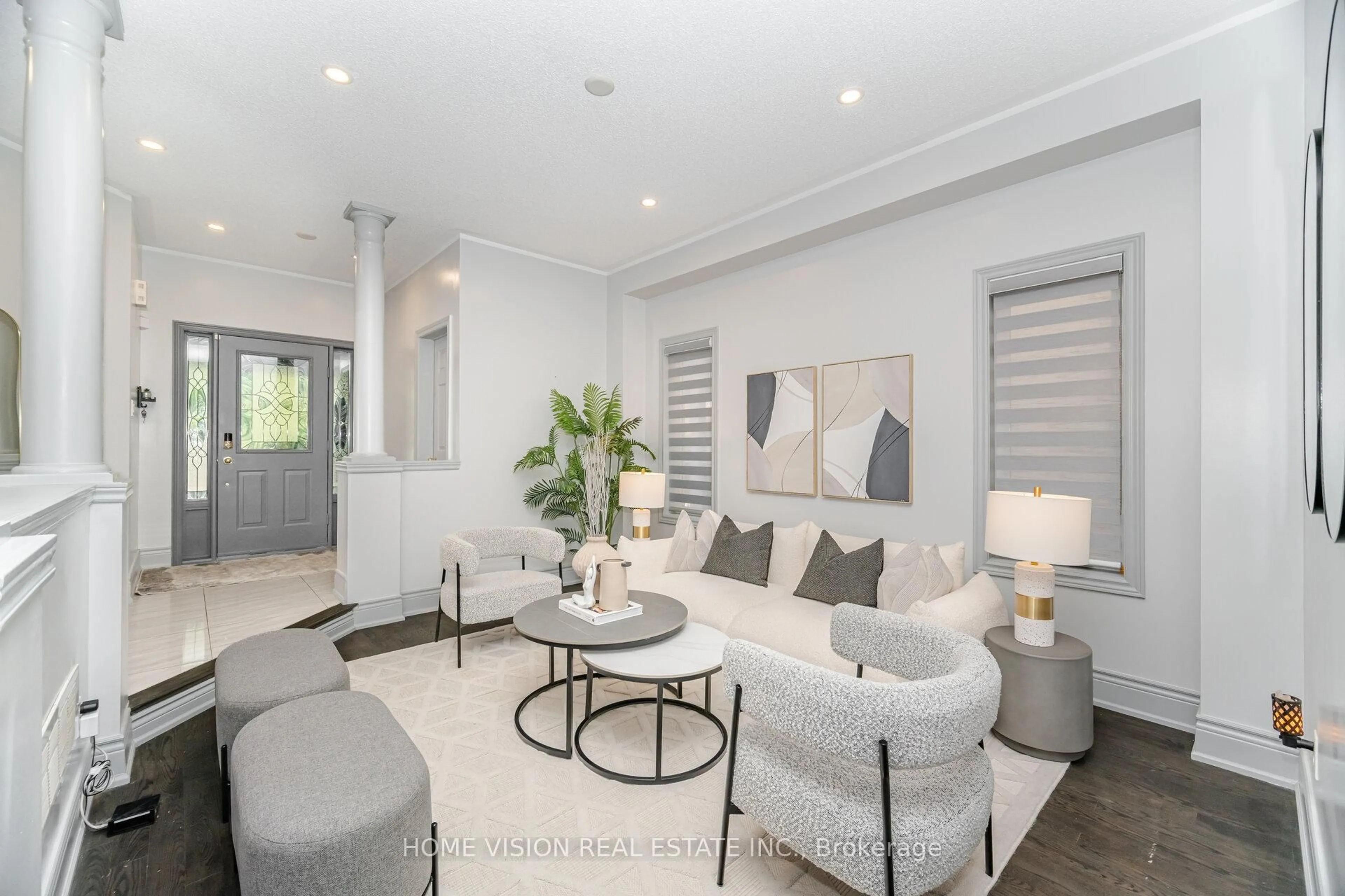 Living room with furniture, unknown for 6560 Western Skies Way, Mississauga Ontario L5W 1G4