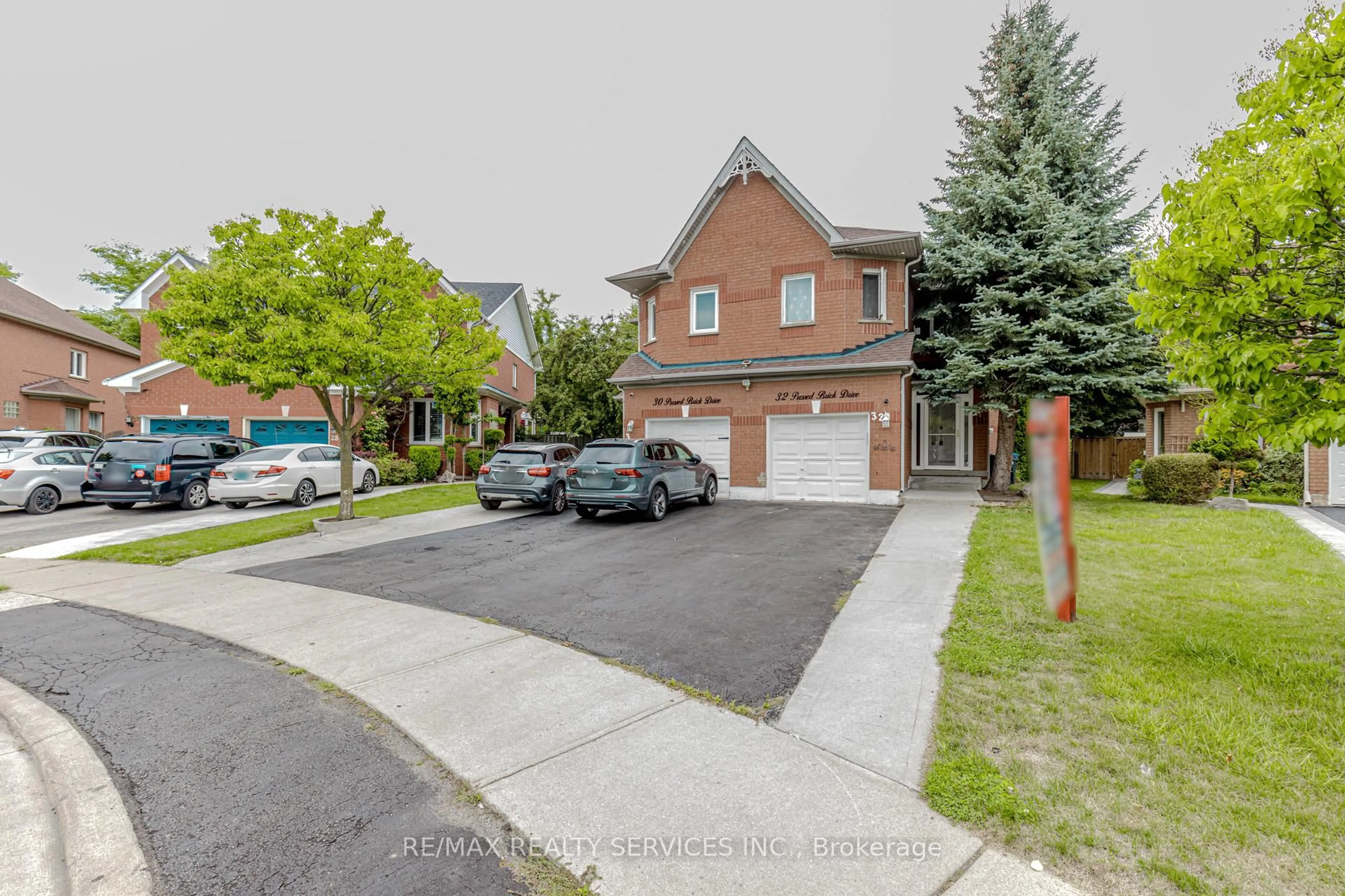 Unknown for 32 Pressed Brick Dr, Brampton Ontario L6V 4K3
