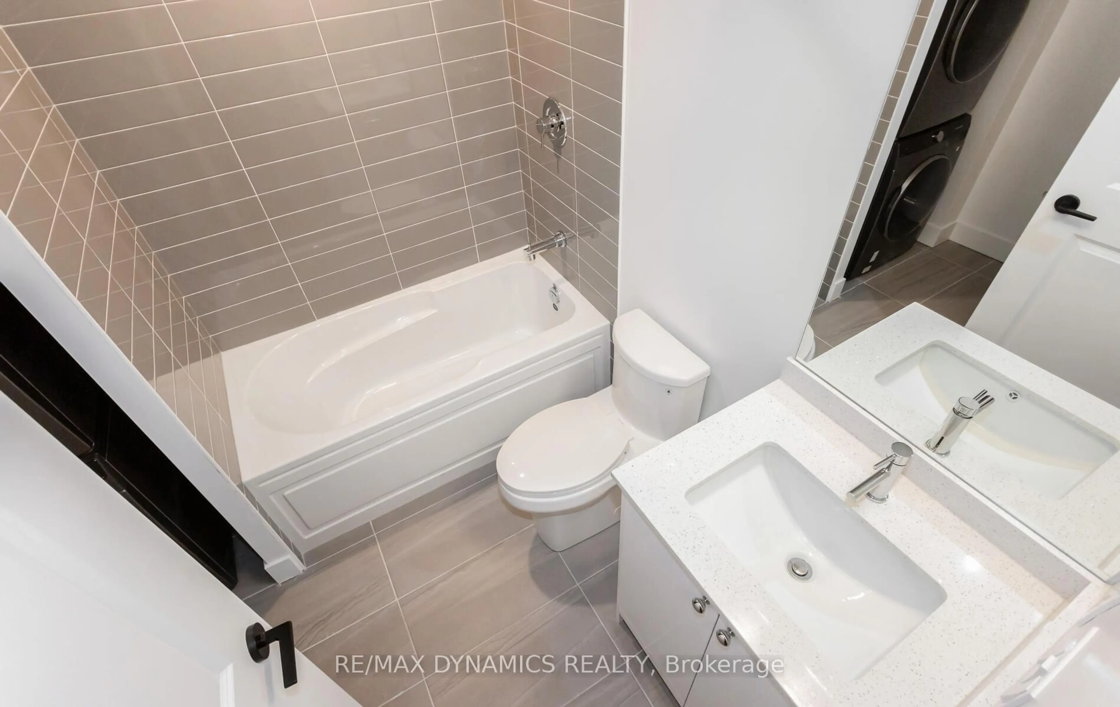 Standard bathroom, ceramic/tile floor for 2343 Khalsa Gate #129, Oakville Ontario L6M 5R6