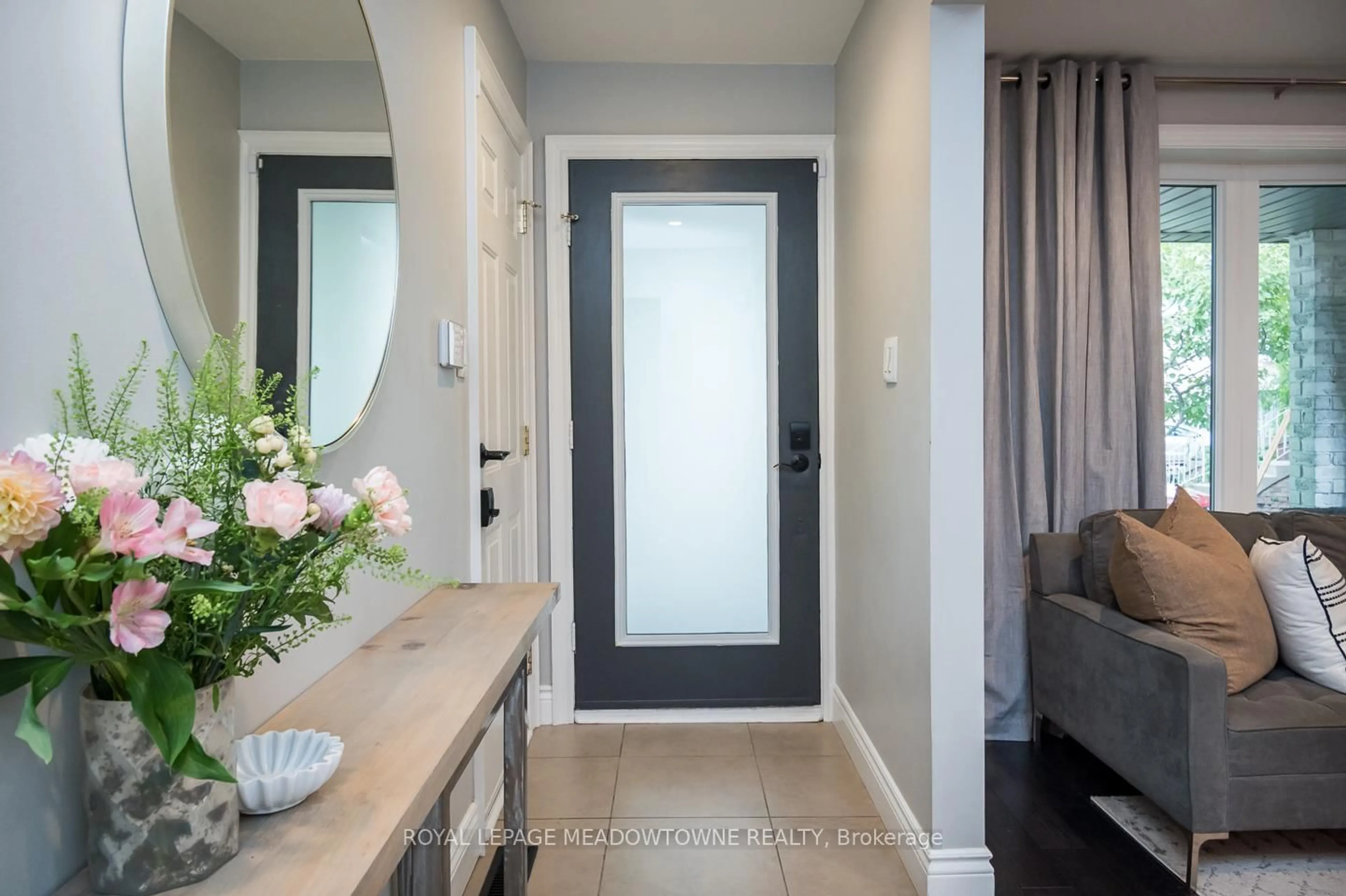 Indoor entryway for 613 Foster Crt, Milton Ontario L9T 4P1