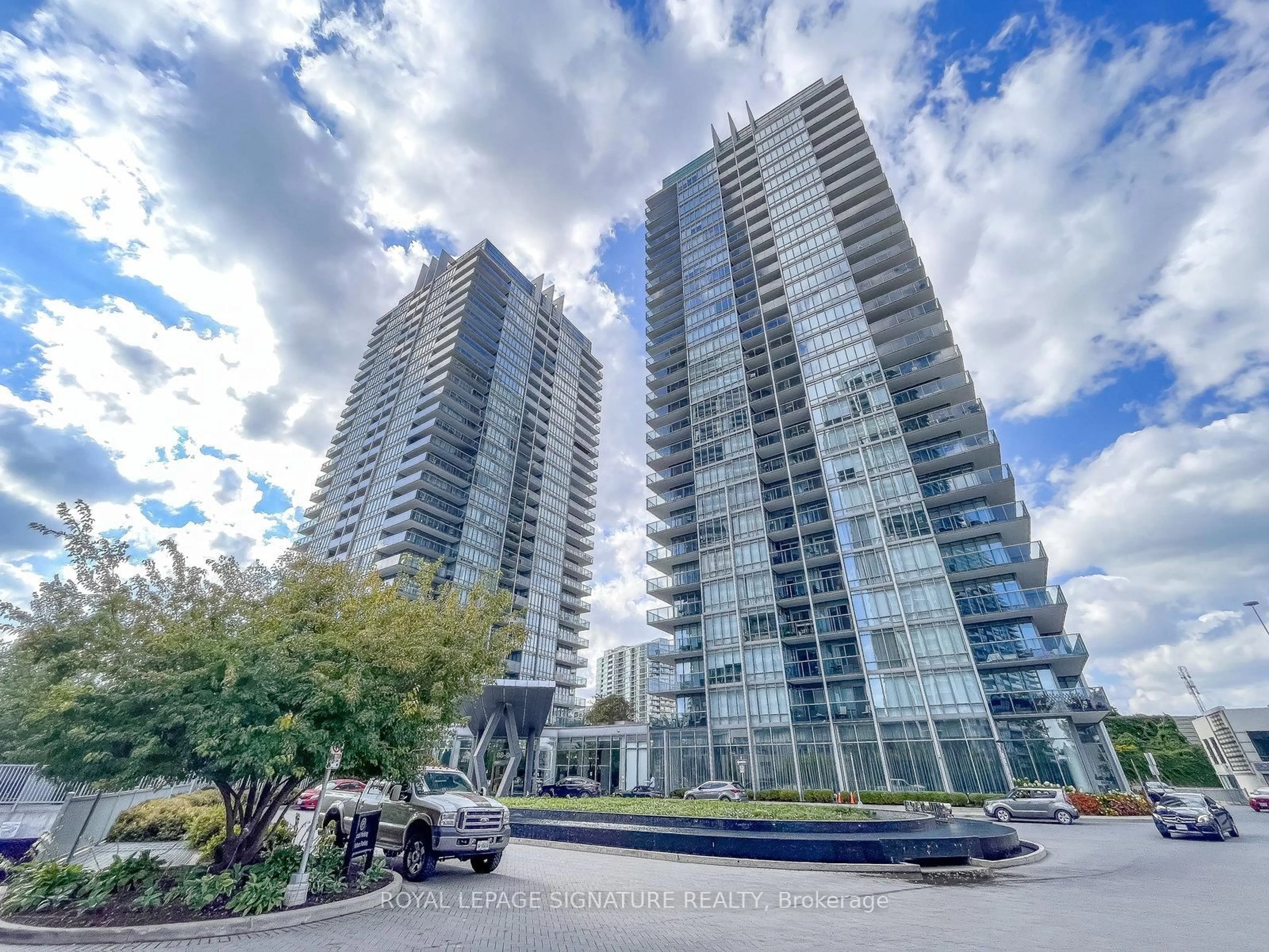 A pic from outside/outdoor area/front of a property/back of a property/a pic from drone, unknown for 90 Park Lawn Rd #2005, Toronto Ontario M8Y 0B6