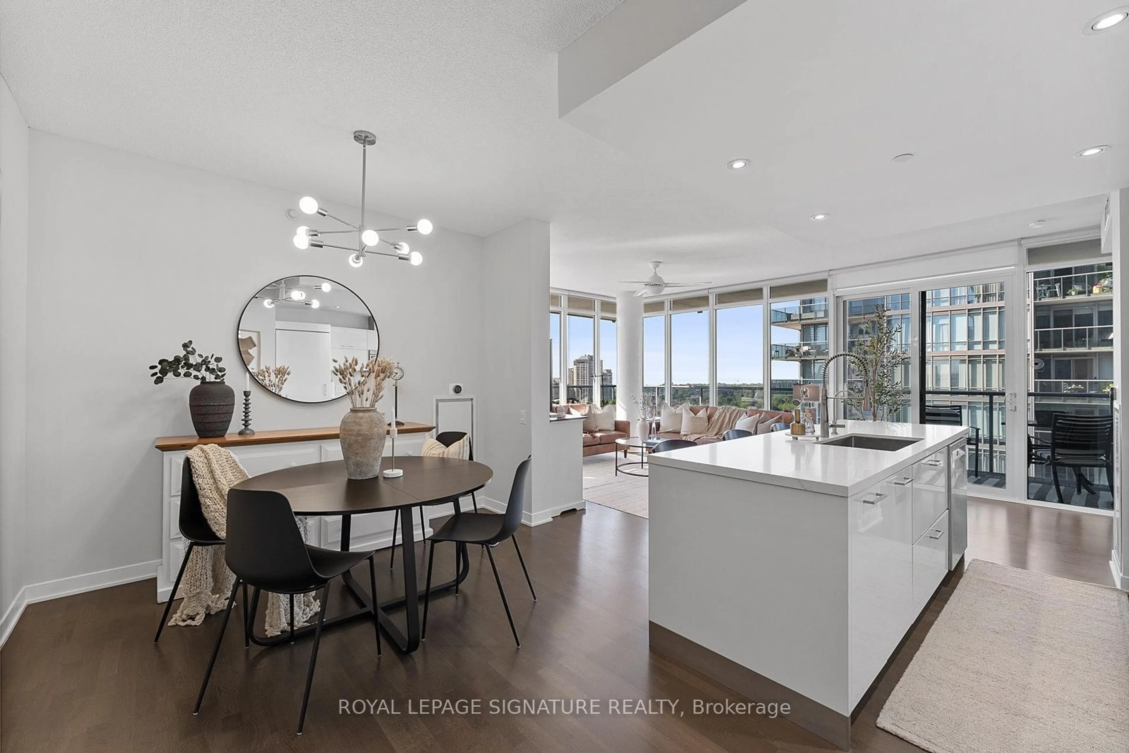 Open concept kitchen, unknown for 90 Park Lawn Rd #2005, Toronto Ontario M8Y 0B6