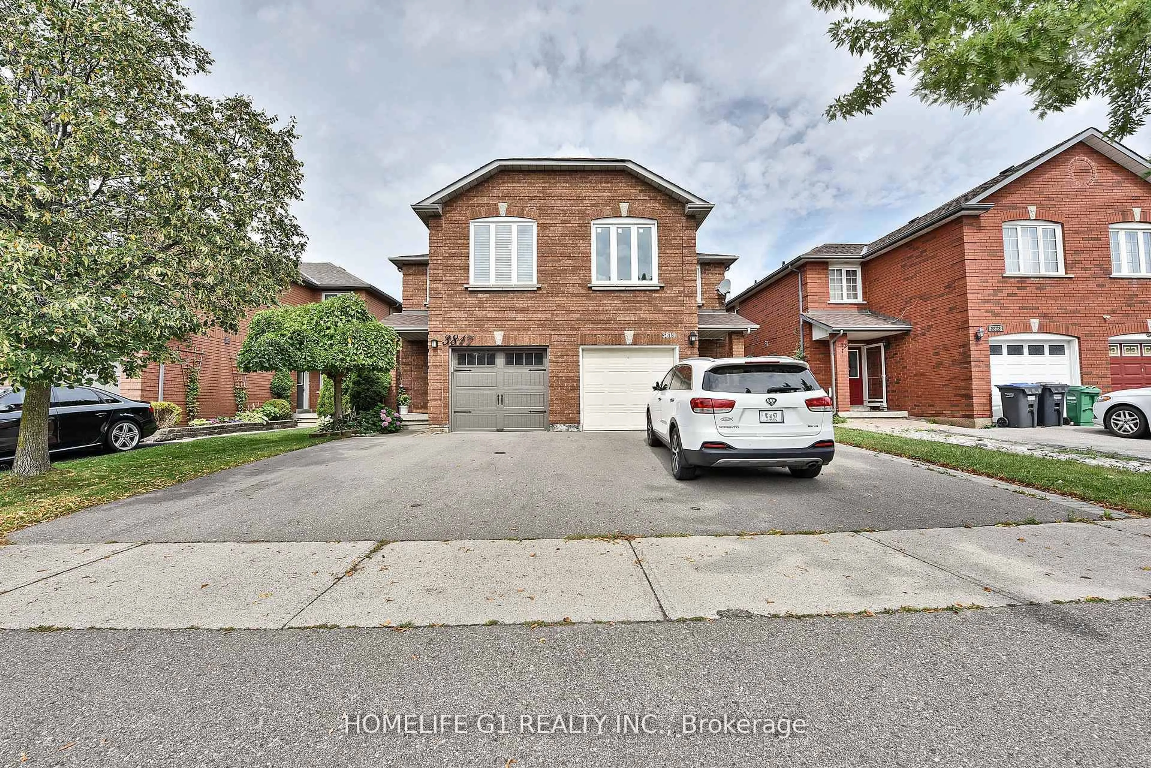 Home with brick exterior material, street for 3817 Densbury Dr, Mississauga Ontario L5N 6Z3