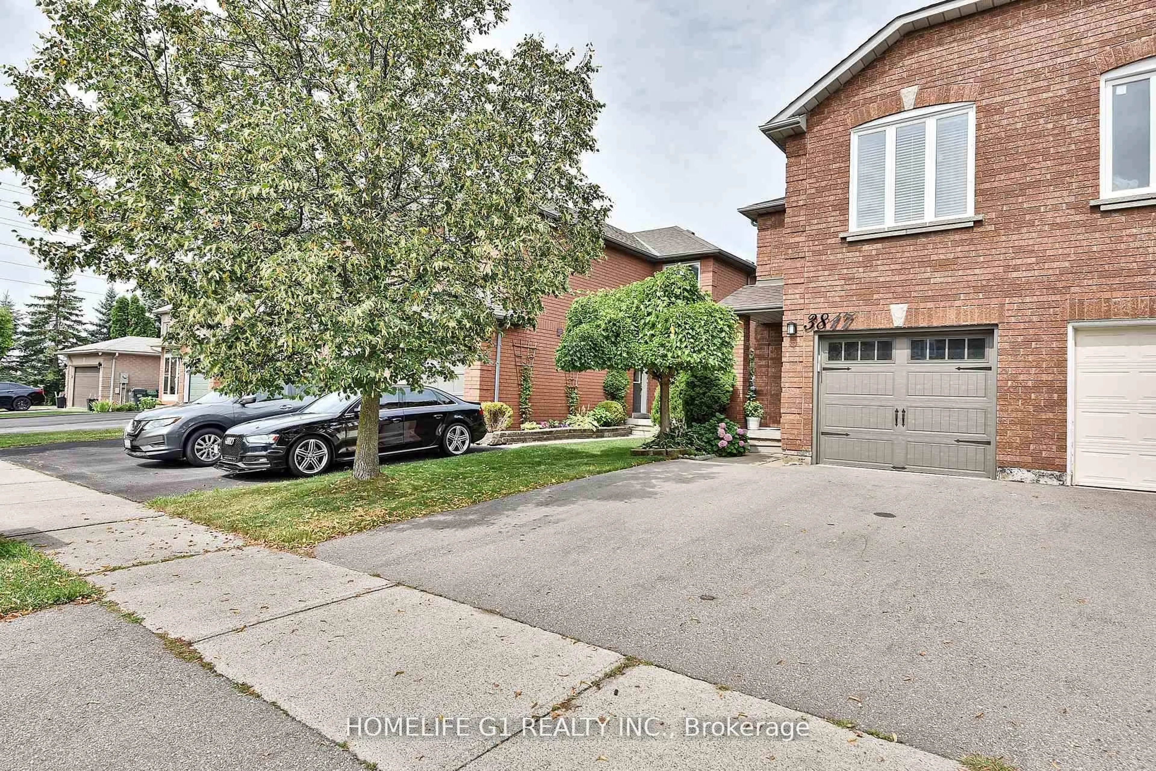 Home with brick exterior material, street for 3817 Densbury Dr, Mississauga Ontario L5N 6Z3