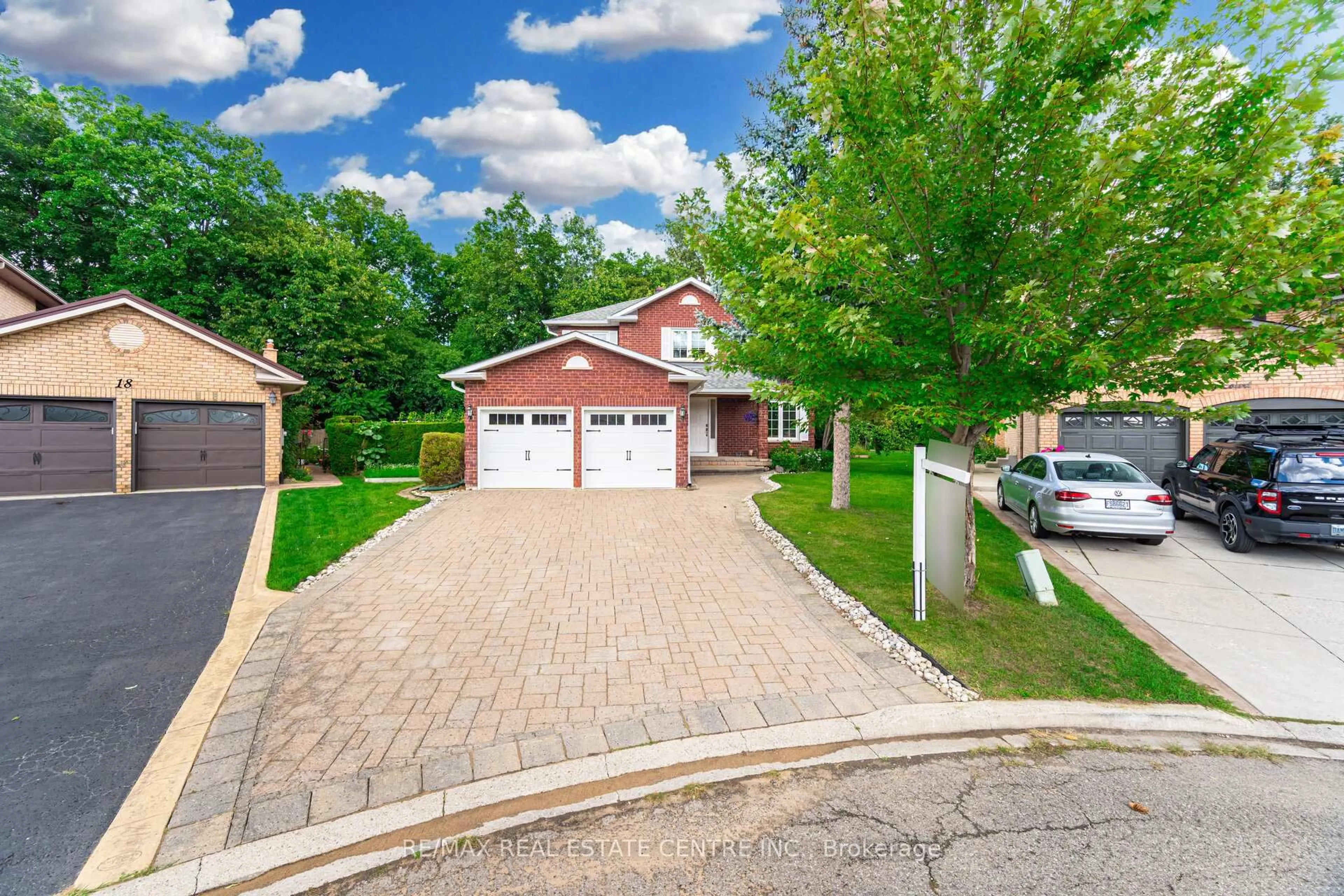 Home with brick exterior material, street for 20 Woodbury Crt, Brampton Ontario L6Y 4K5