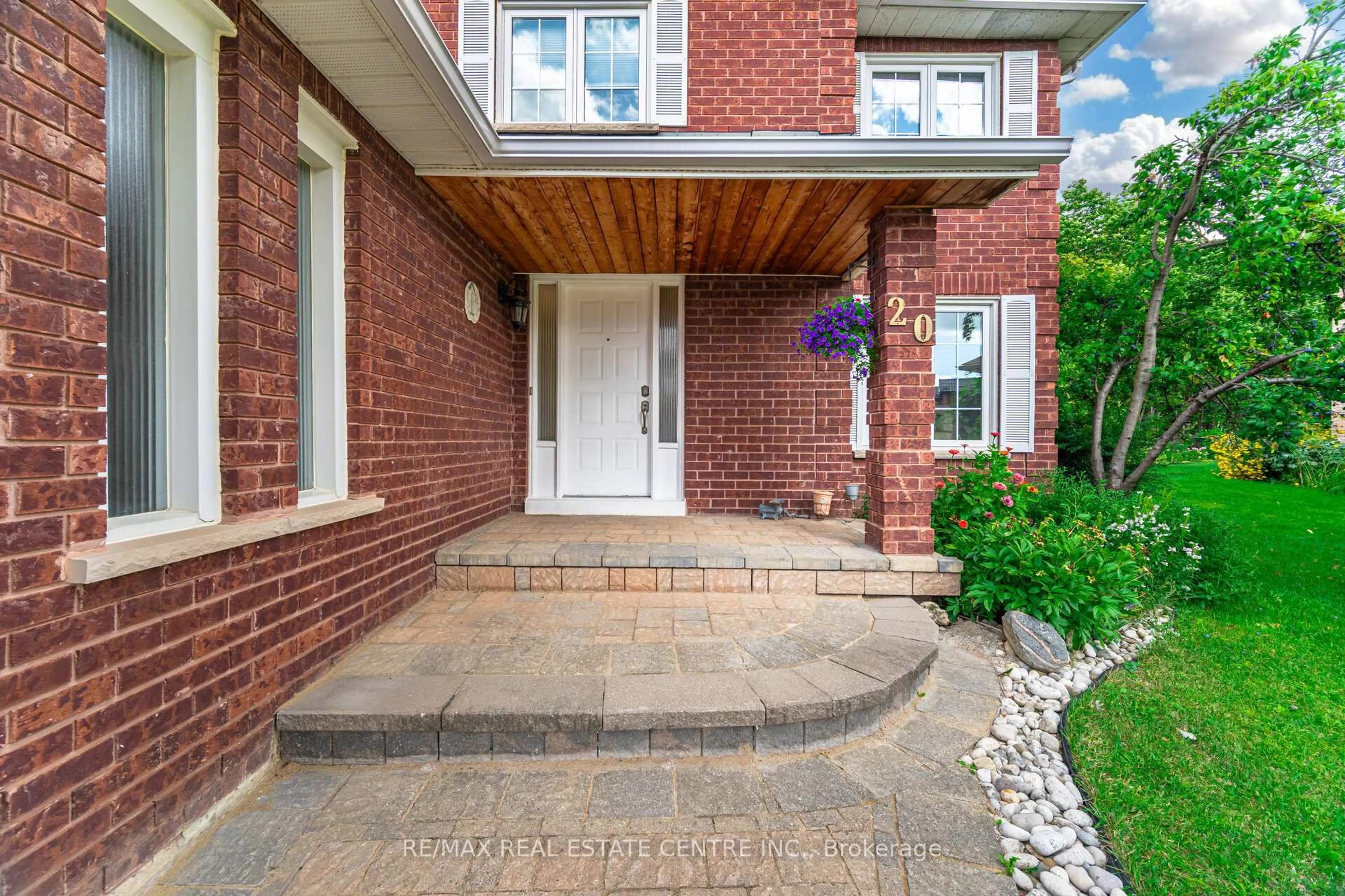 Home with brick exterior material, street for 20 Woodbury Crt, Brampton Ontario L6Y 4K5