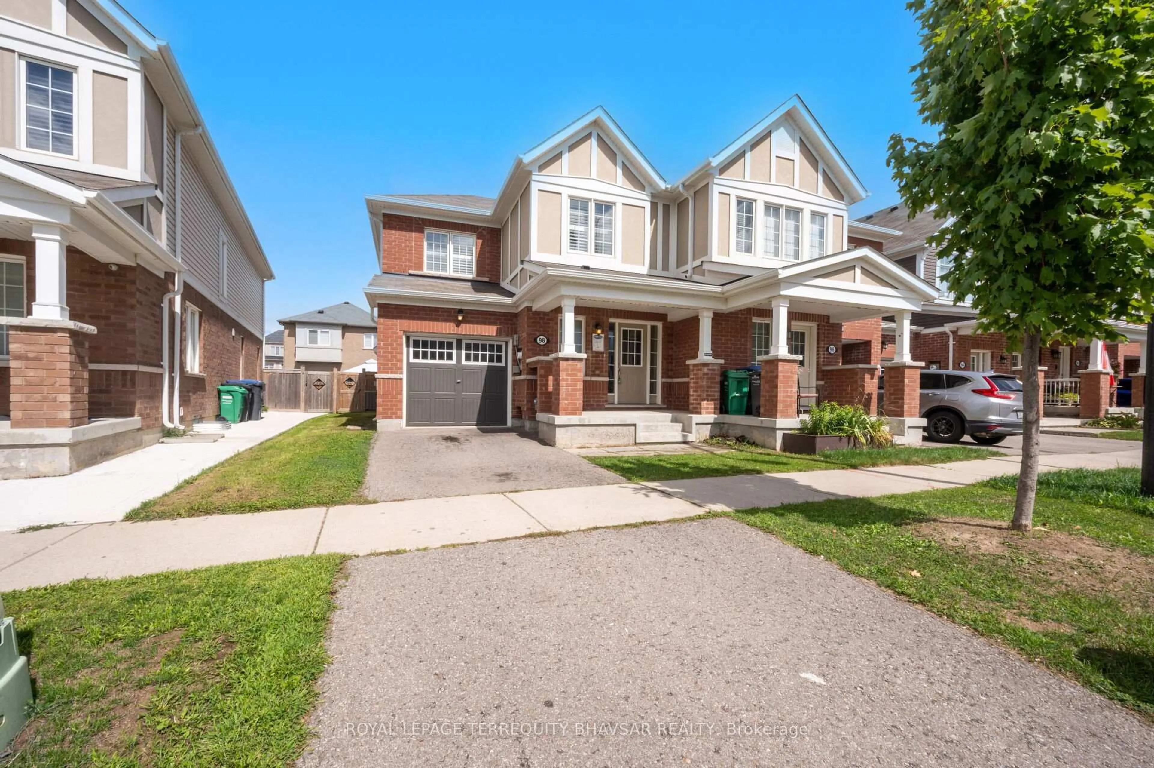 Home with brick exterior material, street for 98 Quillberry Clse, Brampton Ontario L7A 4P2
