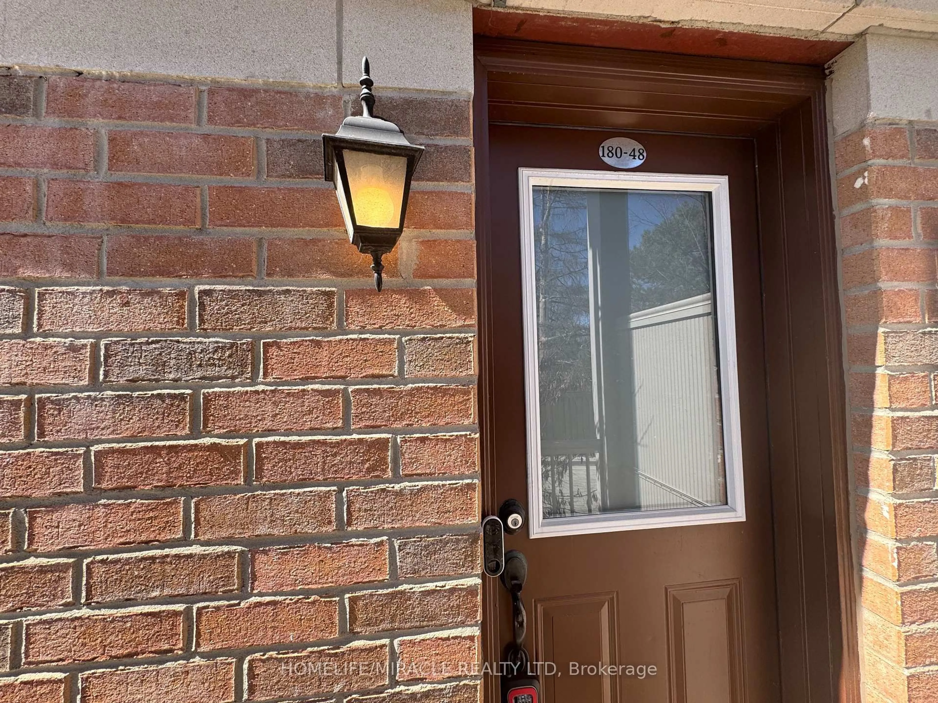 Indoor entryway for 180 Howden Blvd #48, Brampton Ontario L6S 0E6