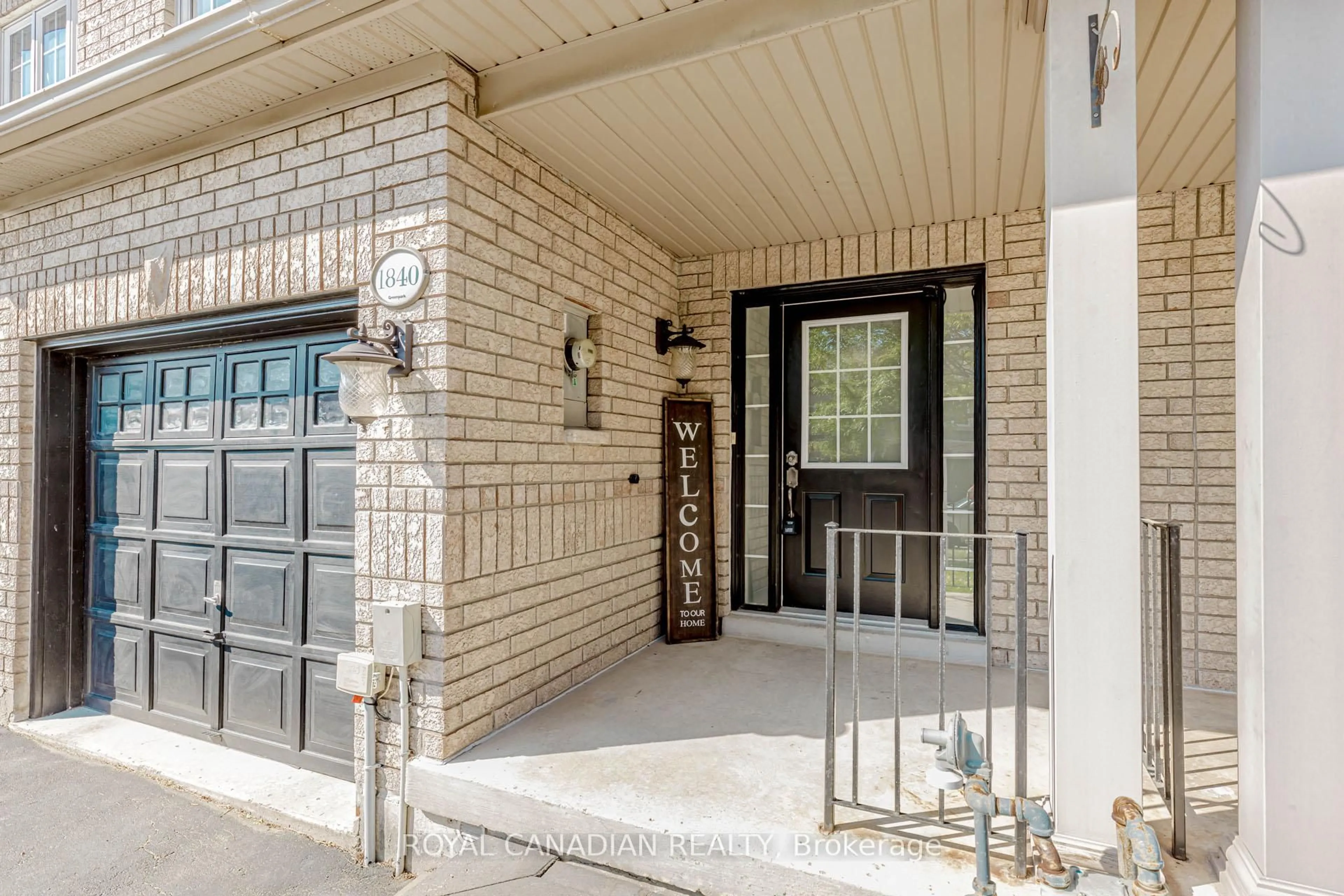 Indoor entryway for 1840 Mccoy Ave, Burlington Ontario L7L 7M2