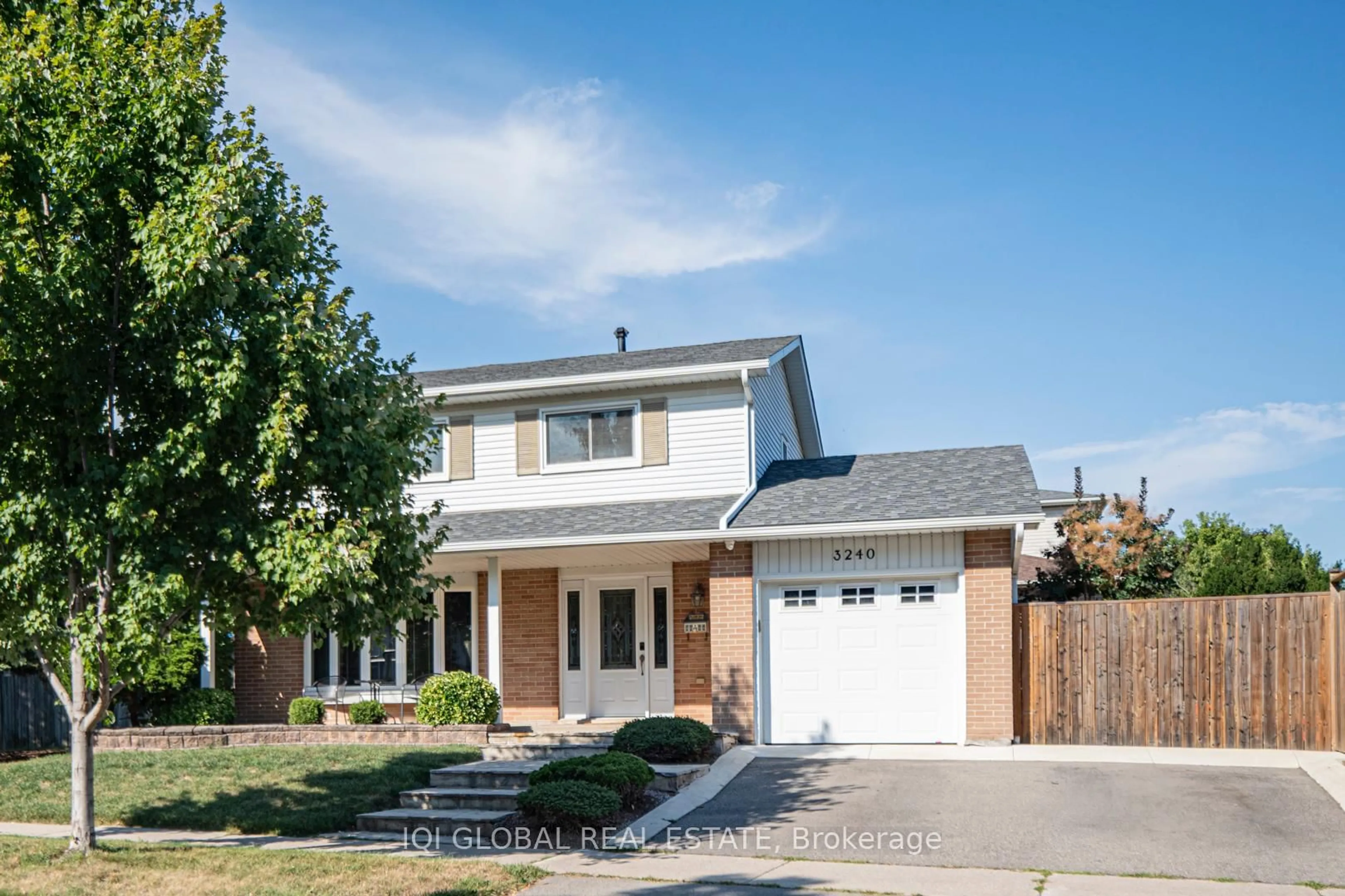 Home with vinyl exterior material, street for 3240 Centennial Dr, Burlington Ontario L7M 1M8