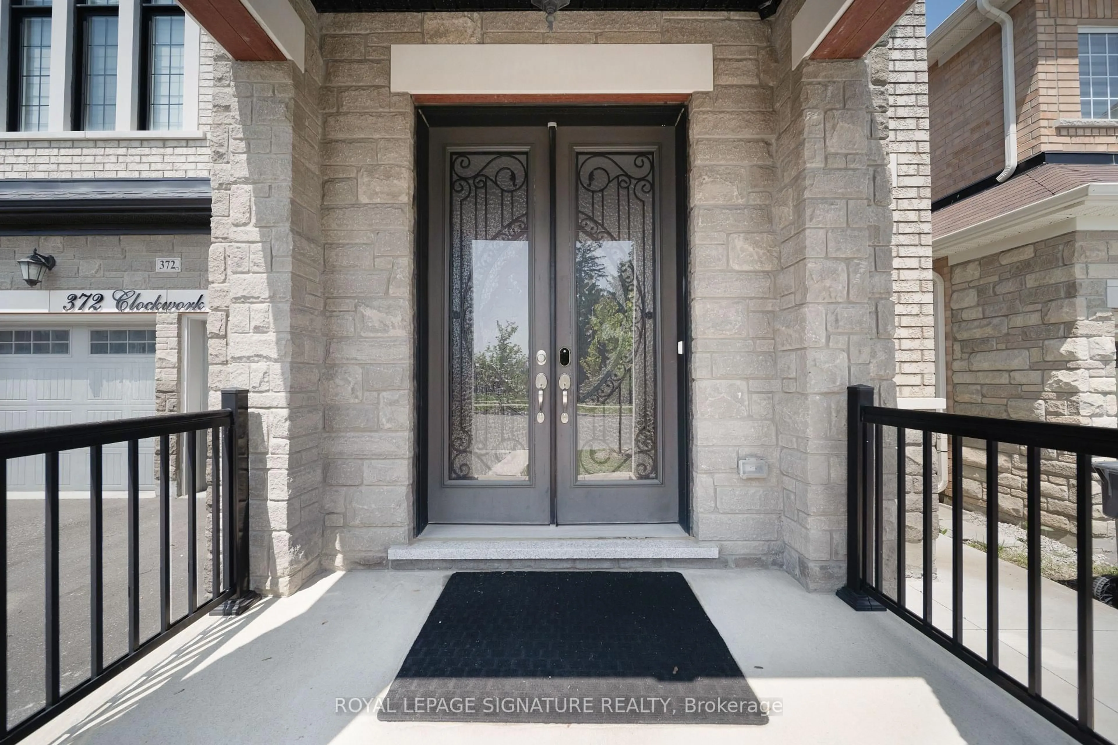 Indoor entryway for 372 Clockwork Dr, Brampton Ontario L7A 5C3