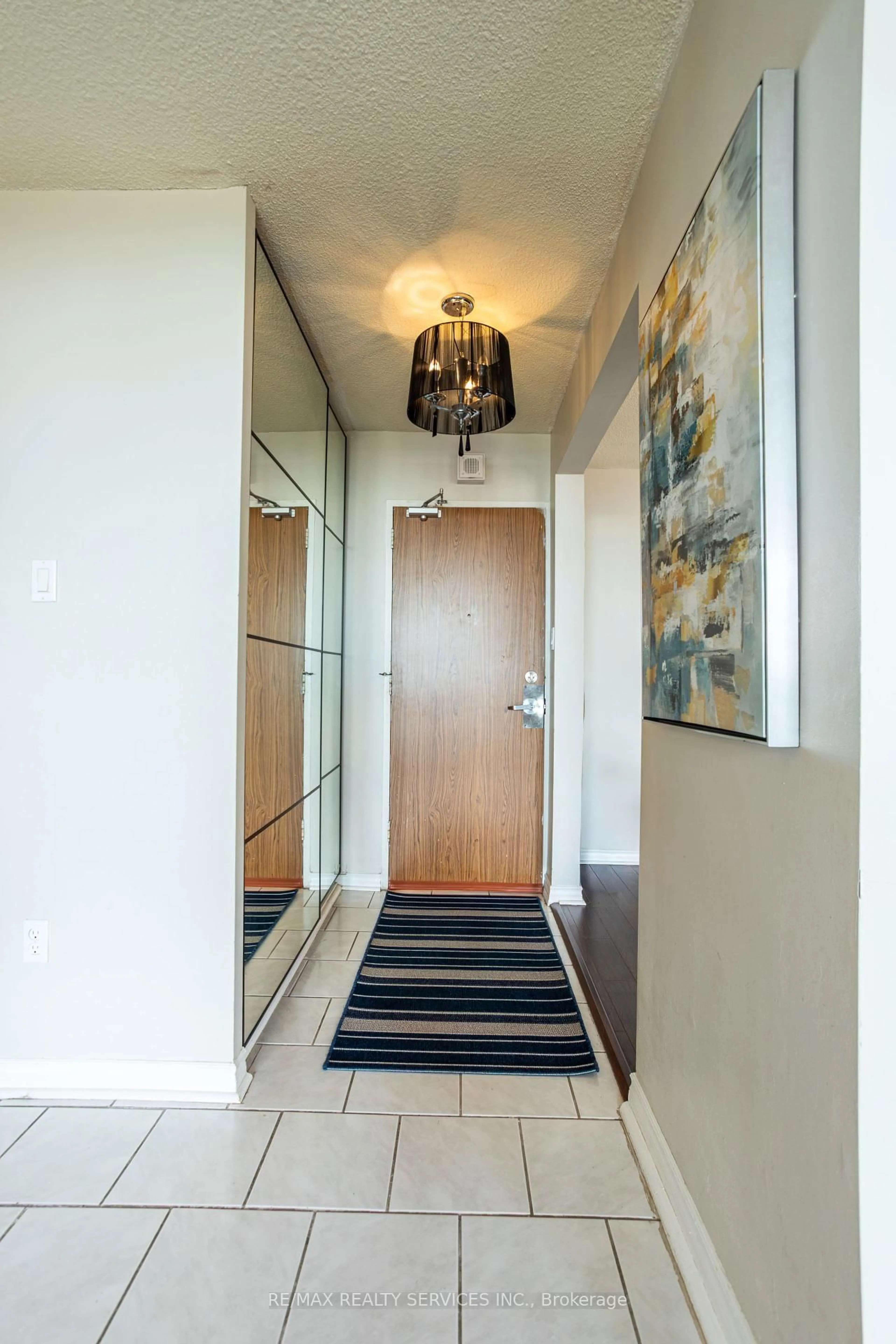 Indoor foyer for 20 Mississauga Valley Blvd #1501, Mississauga Ontario L5A 3S1