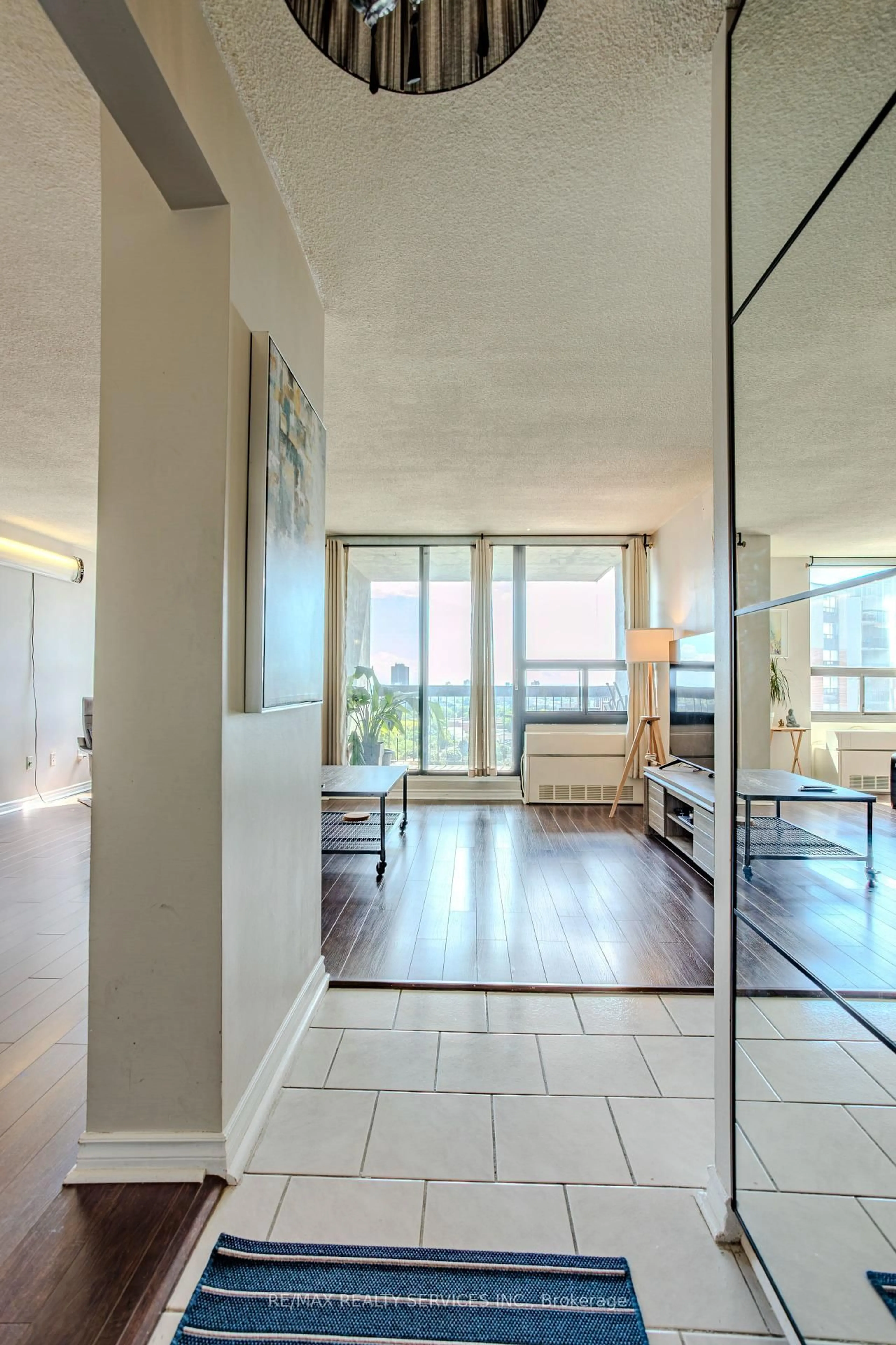 Indoor entryway for 20 Mississauga Valley Blvd #1501, Mississauga Ontario L5A 3S1