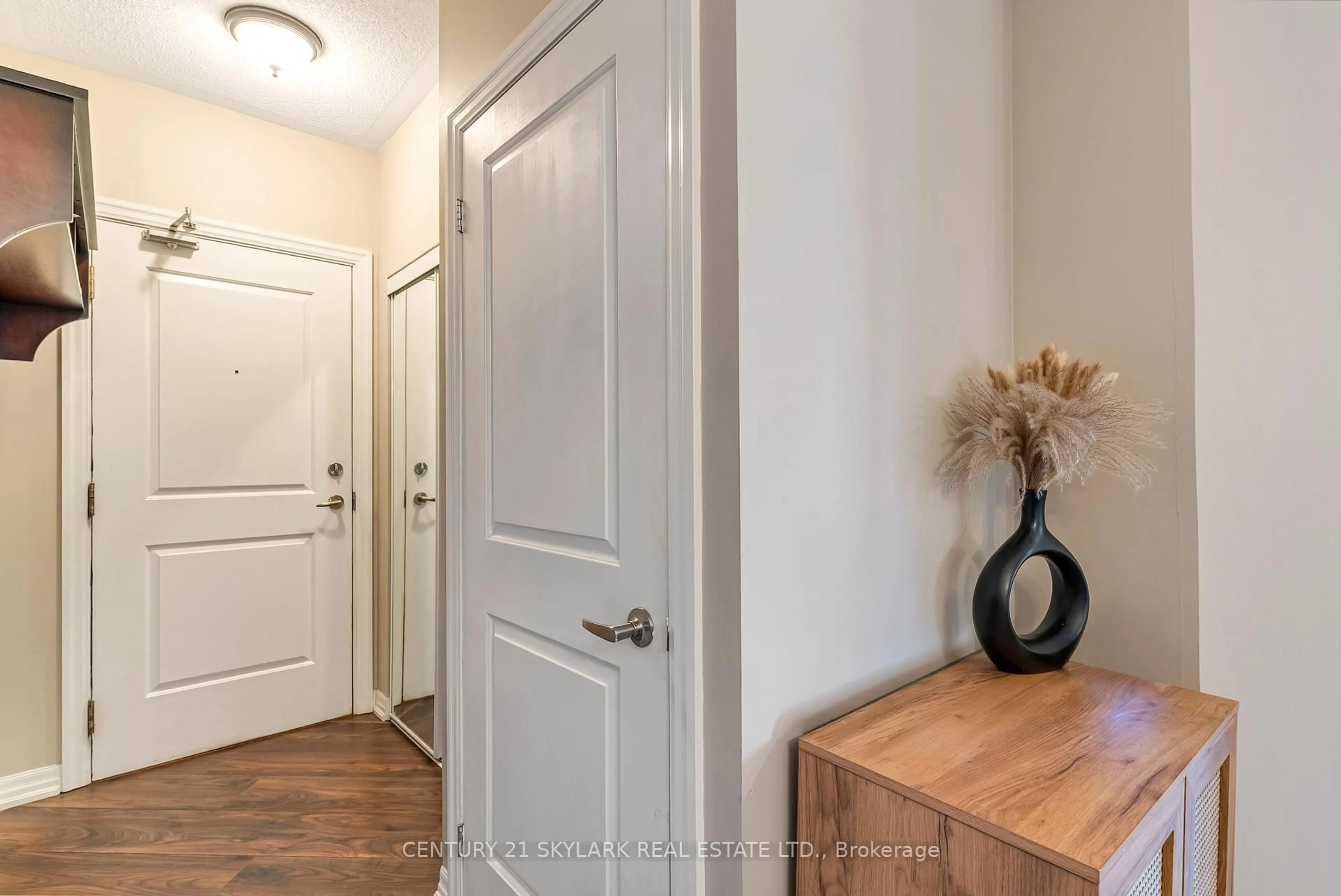 Indoor entryway for 245 Dalesford Rd #516, Toronto Ontario M8Y 4H7