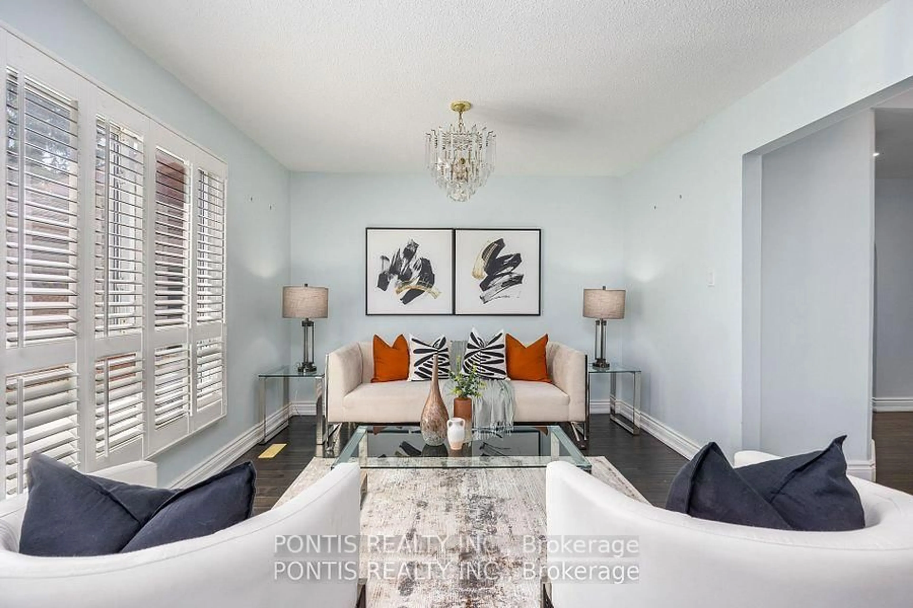 Living room with furniture, unknown for 438 ABERFOYLE Crt, Mississauga Ontario L4Z 2J6