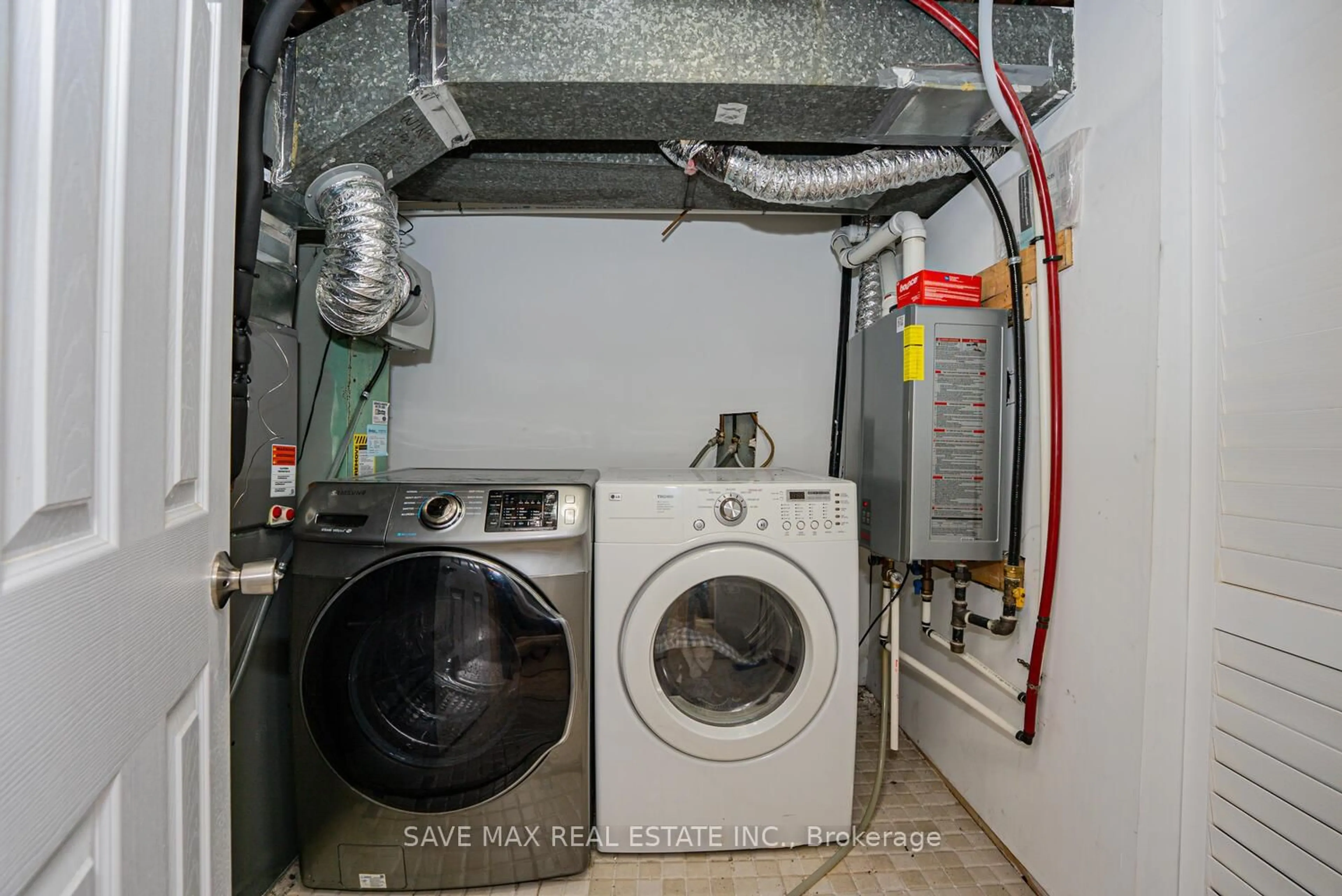 Laundry room for 83 Fleetwood Cres, Brampton Ontario L6T 2E5