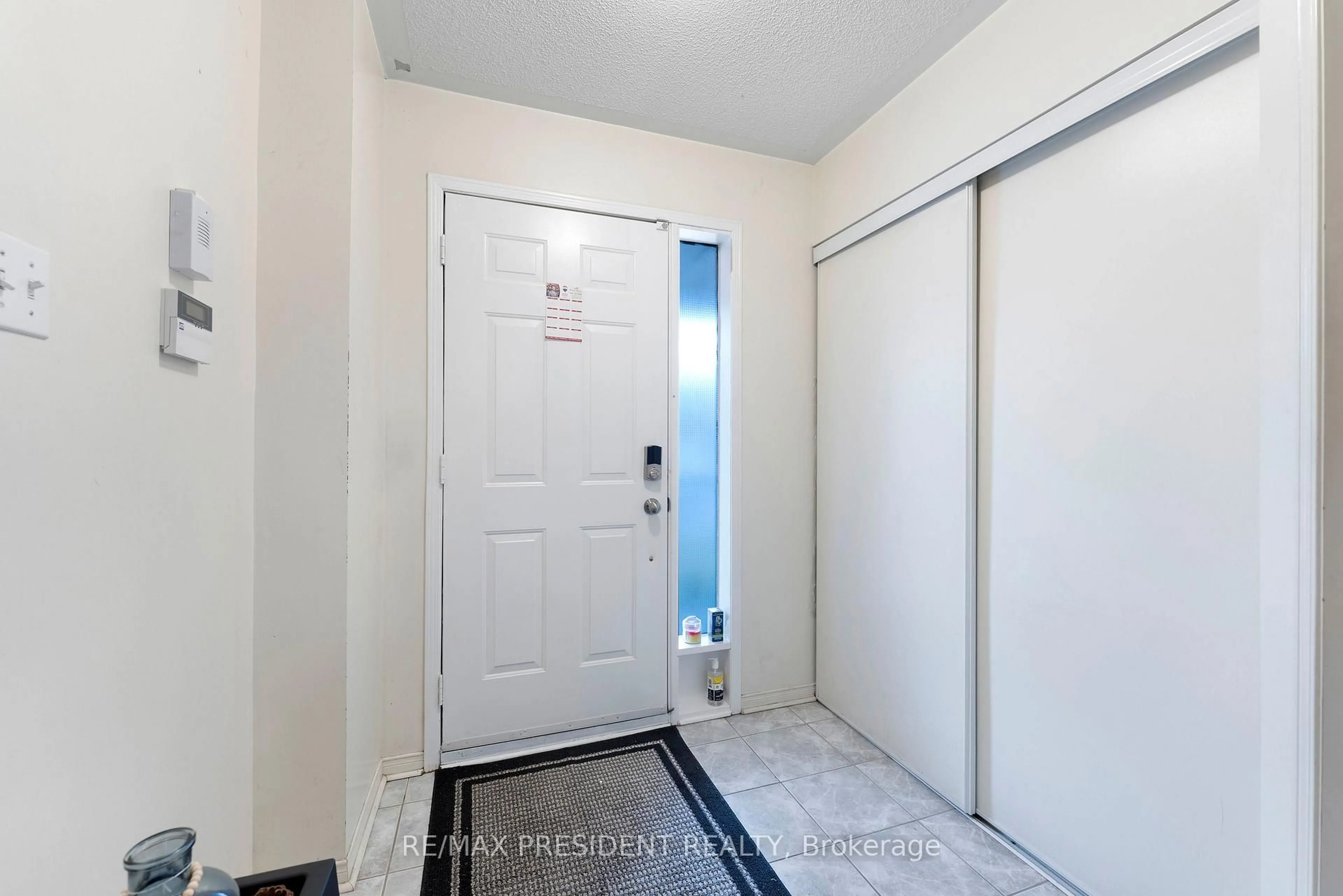 Indoor entryway for 26 Mattari Crt, Toronto Ontario M9W 7C6
