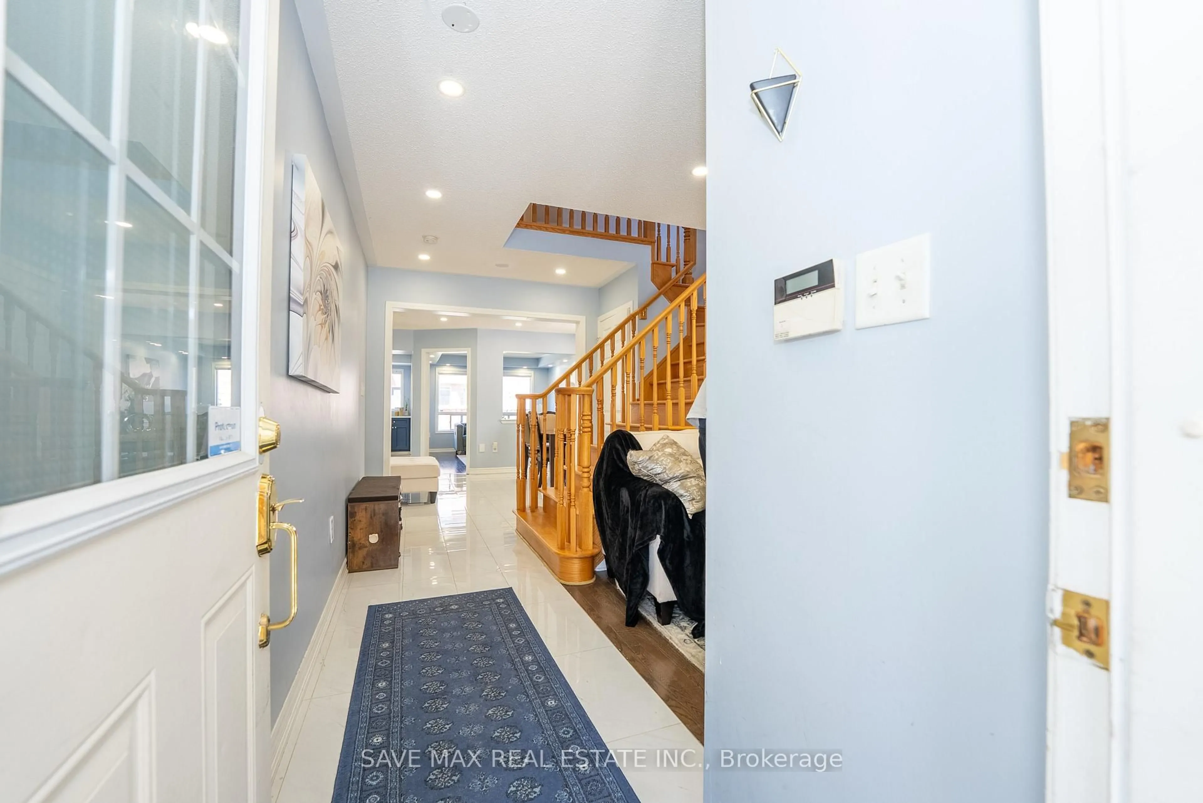 Indoor foyer for 58 Ponymeadow Way, Brampton Ontario L6X 0M5