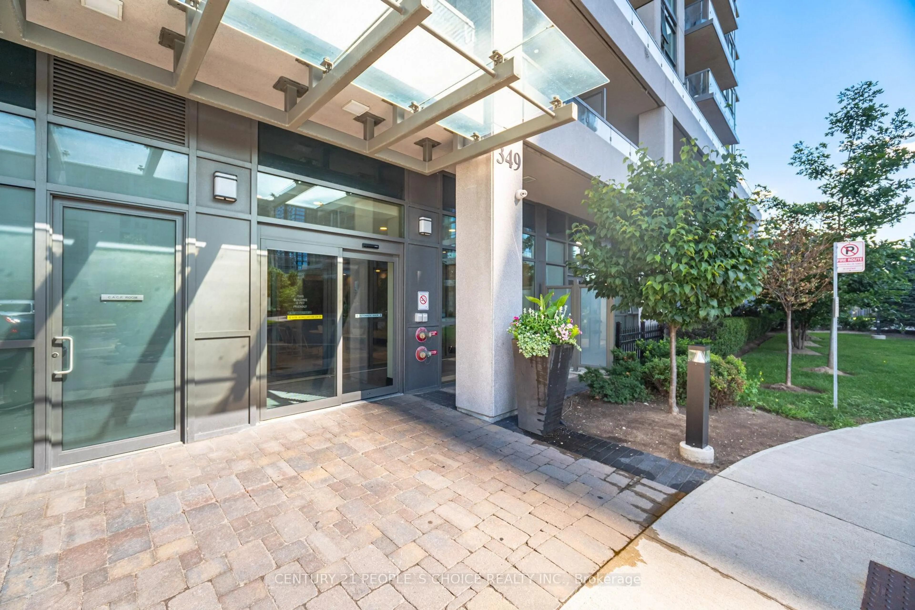 Indoor foyer for 349 Rathburn Rd #108, Mississauga Ontario L5B 0G9