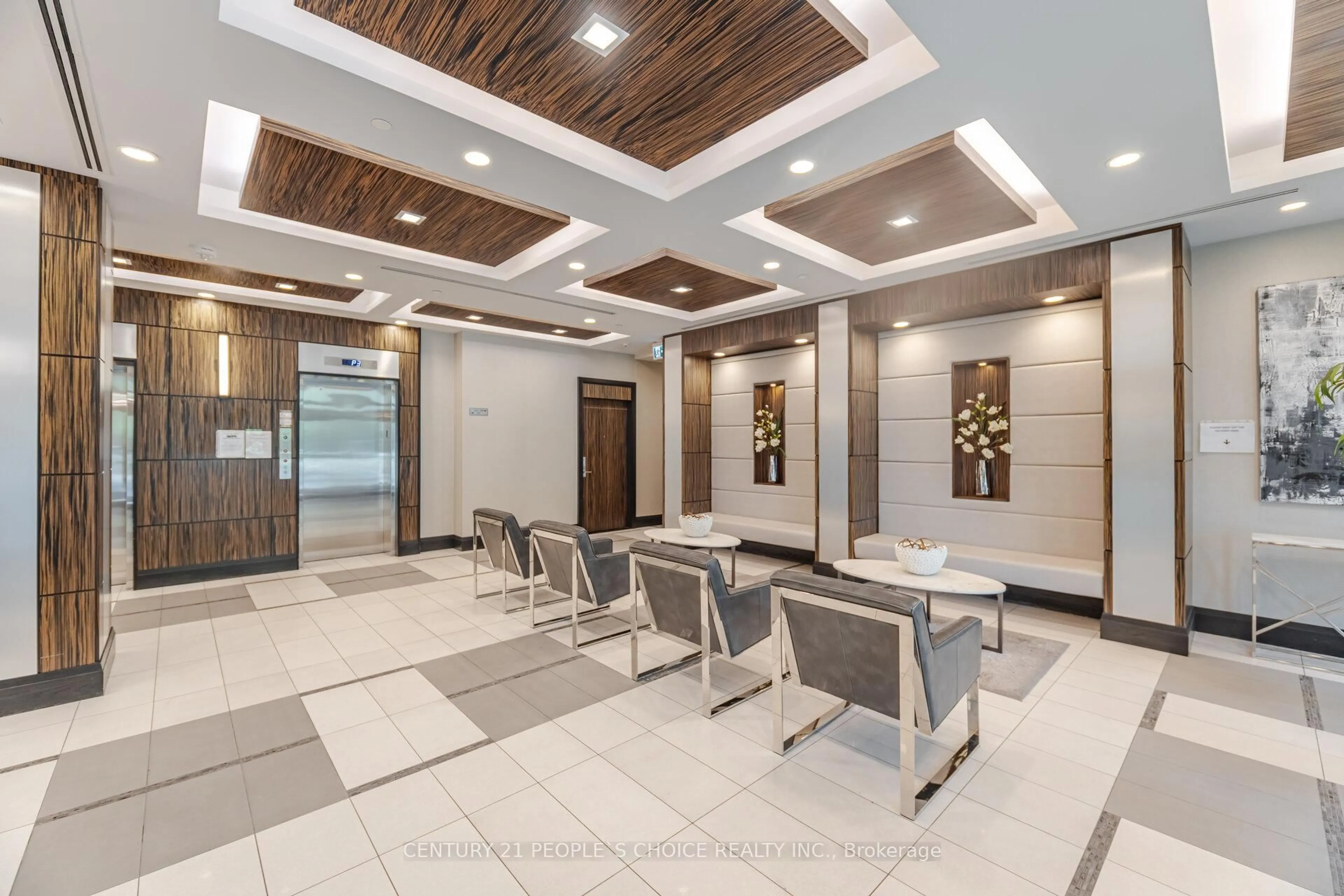 Indoor foyer for 349 Rathburn Rd #108, Mississauga Ontario L5B 0G9