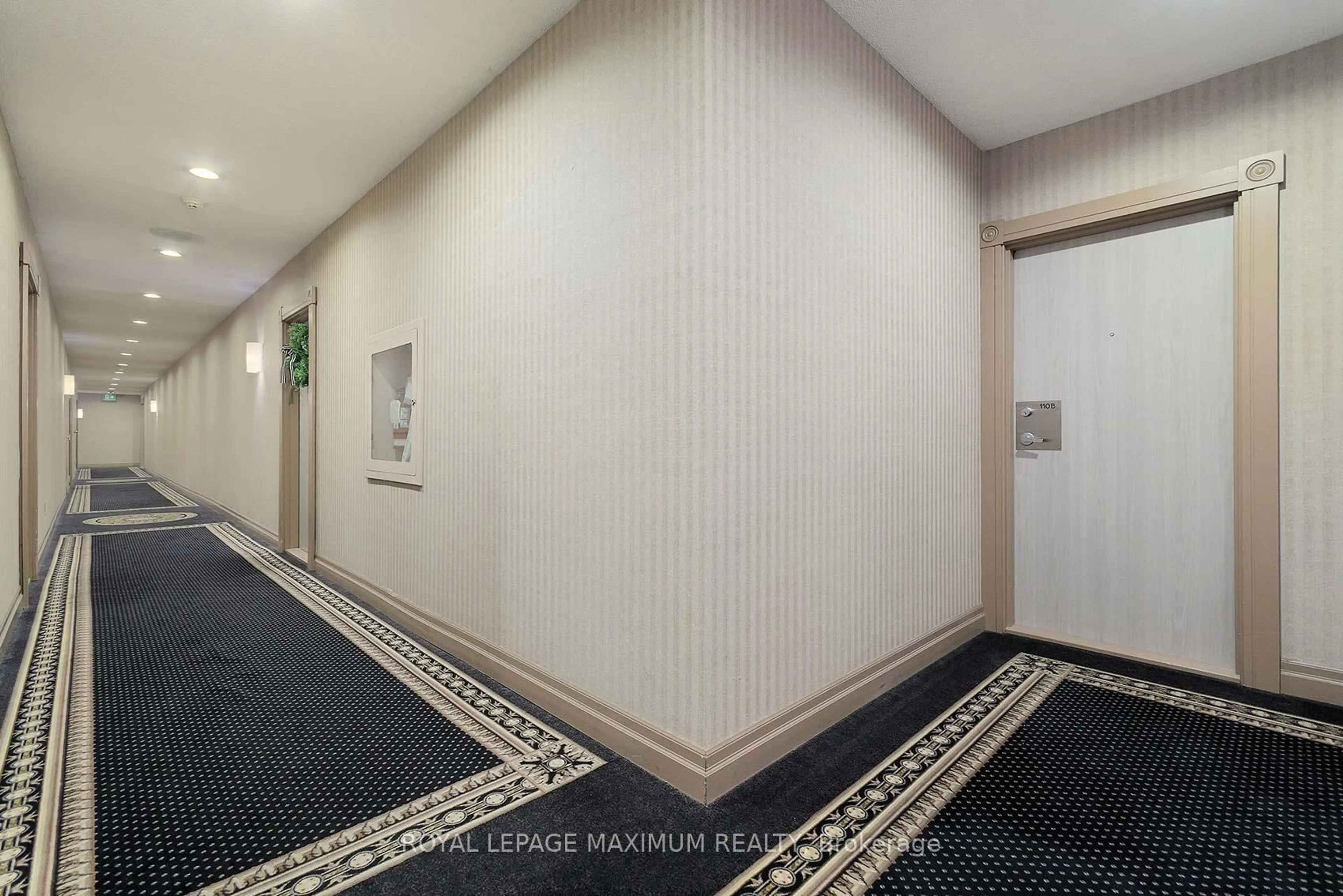 Indoor foyer for 3605 Kariya Dr #110B, Mississauga Ontario L5B 3J4