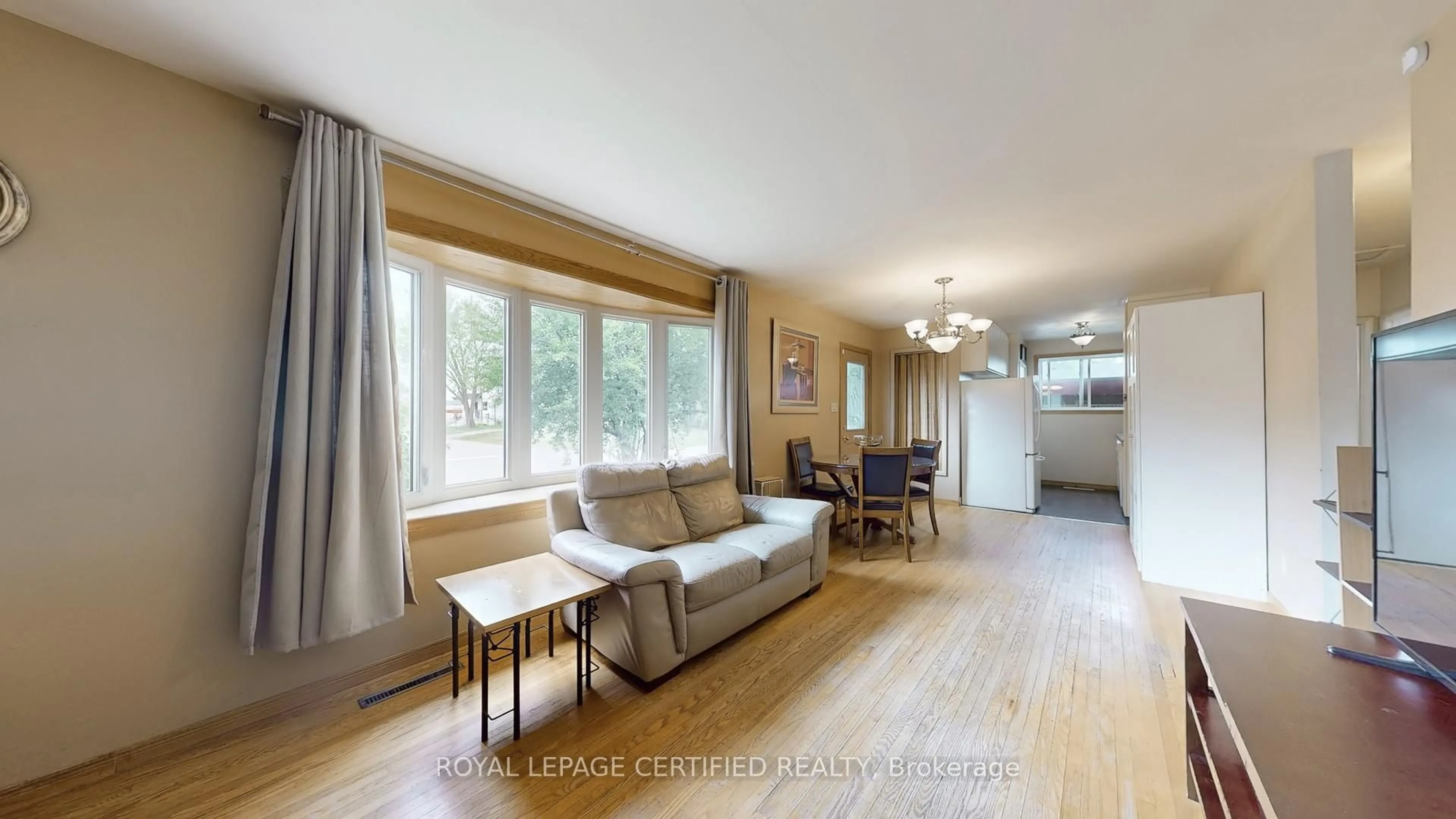Living room with furniture, wood/laminate floor for 289 Henderson St, Caledon Ontario L7E 4X8