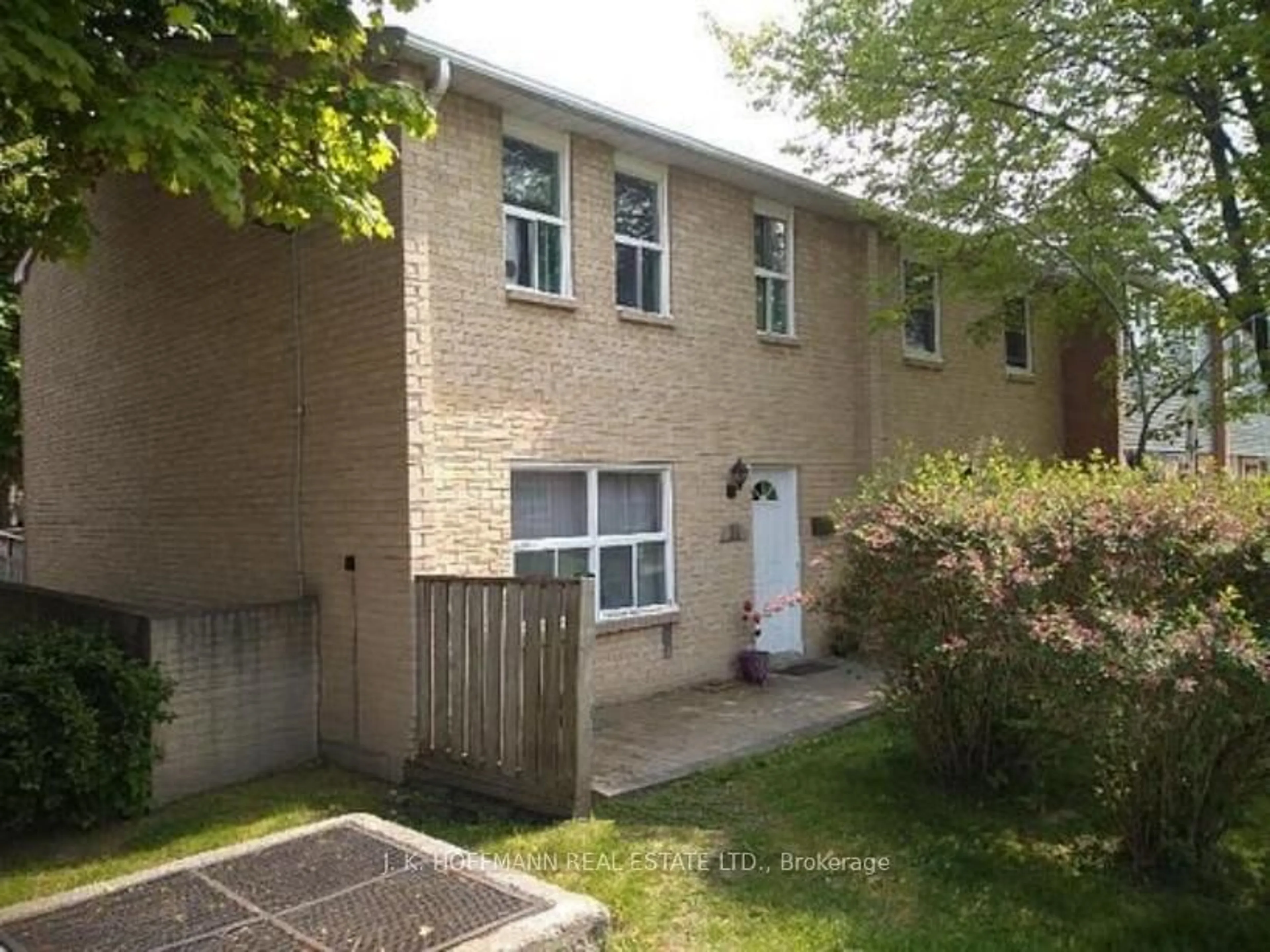 A pic from outside/outdoor area/front of a property/back of a property/a pic from drone, street for 1050 Shawnmarr Rd #36, Mississauga Ontario L5H 3V1