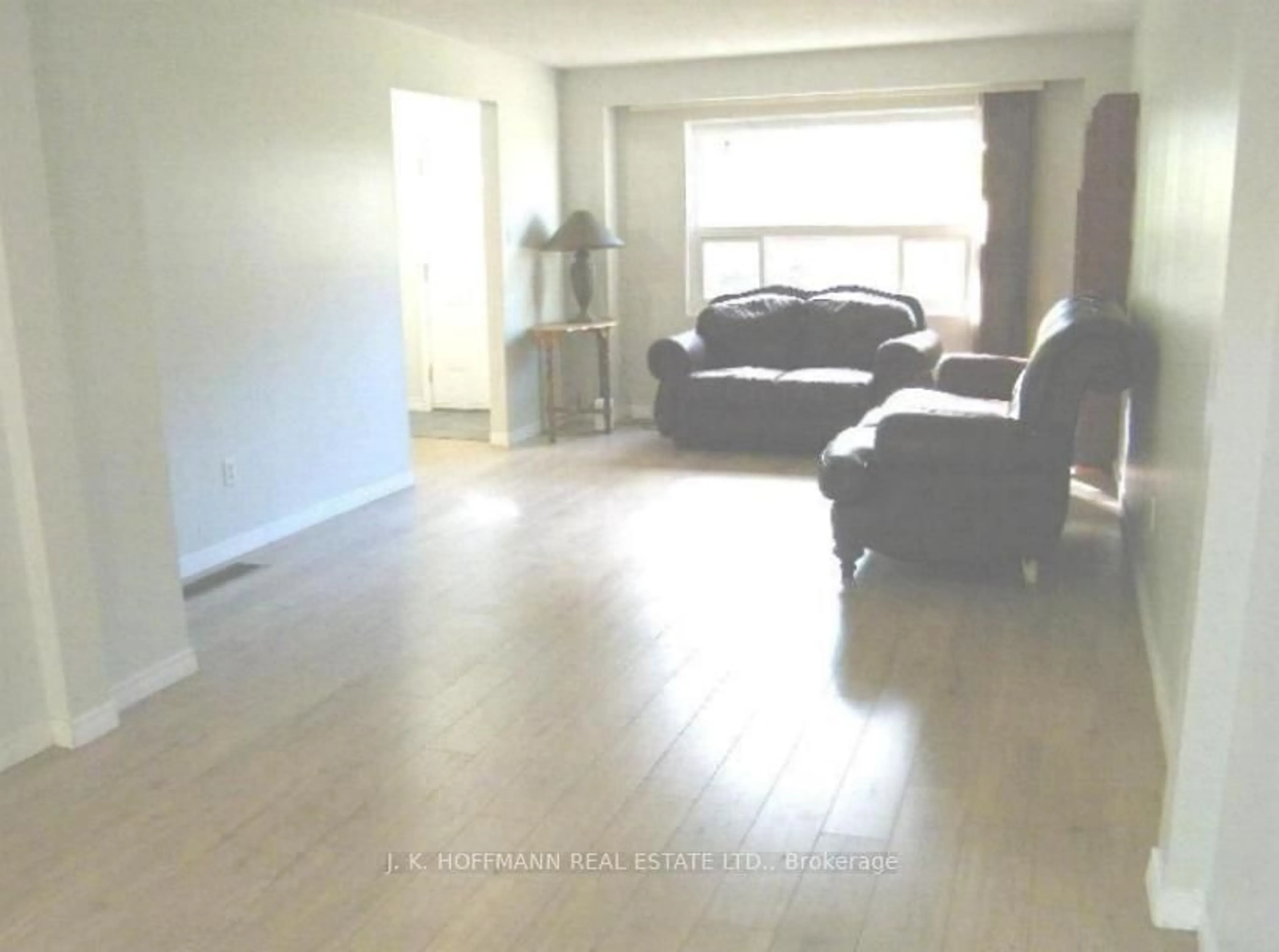 A pic of a room for 1050 Shawnmarr Rd #36, Mississauga Ontario L5H 3V1
