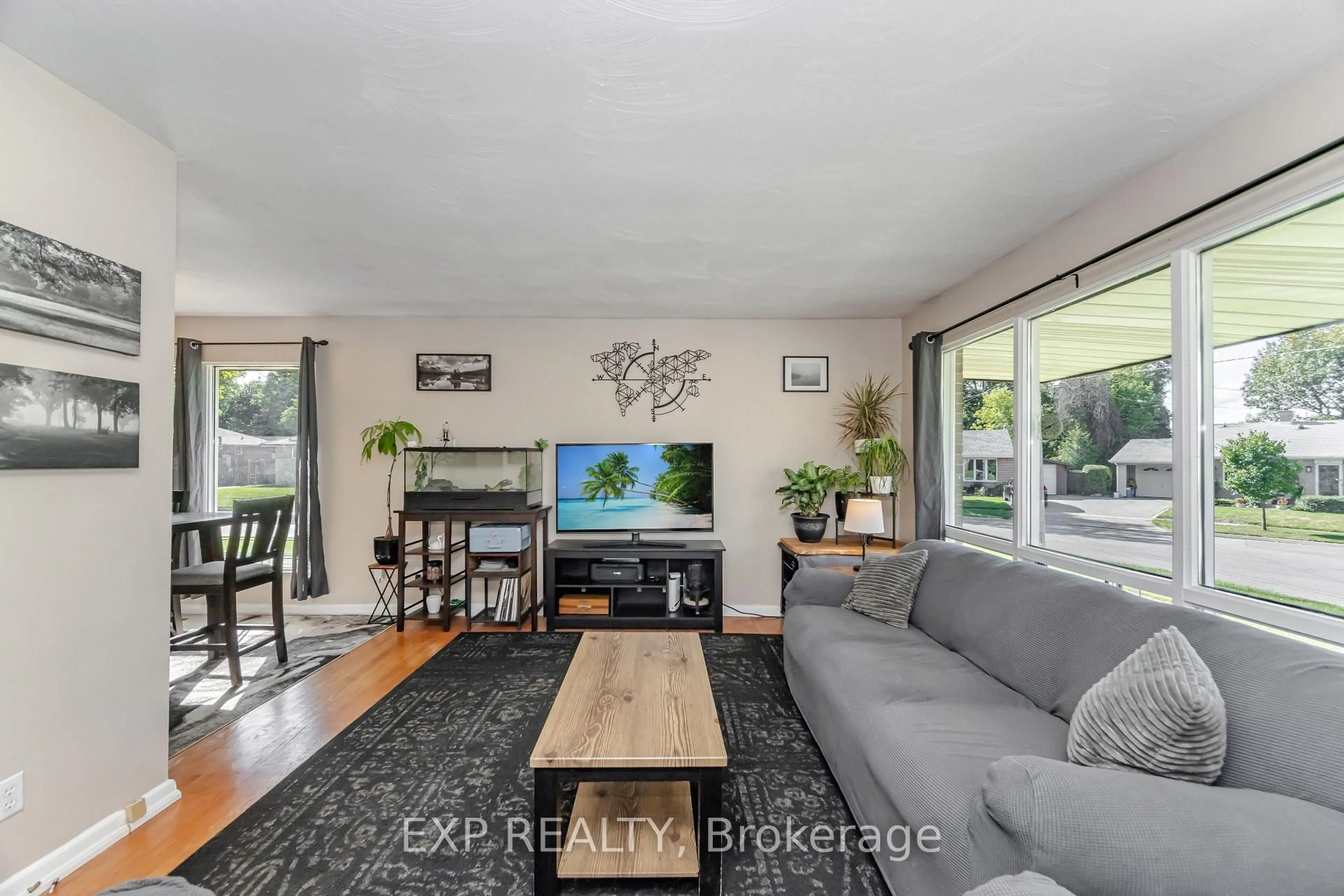 Living room with furniture, wood/laminate floor for 5 GAIREY Dr, Halton Hills Ontario L7G 1B4