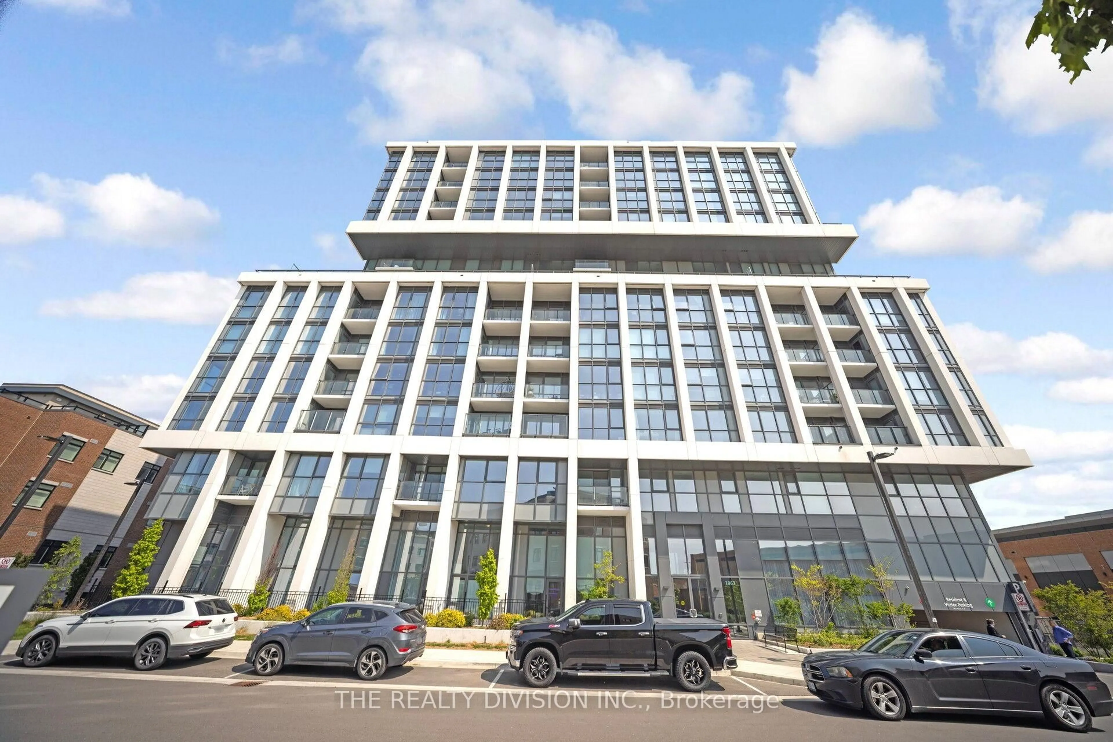Indoor foyer for 1063 Douglas Mccurdy Common, Mississauga Ontario L5G 0C5