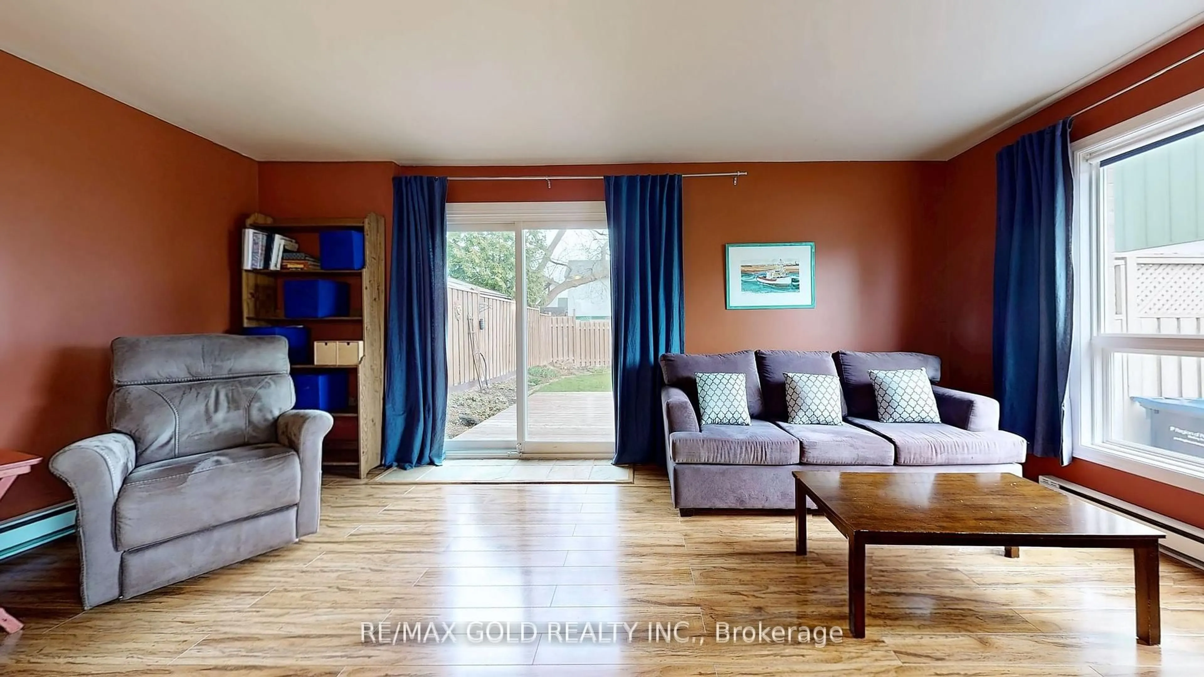 Living room with furniture, wood/laminate floor for 7 Hamlet Crt, Brampton Ontario L6S 1X5