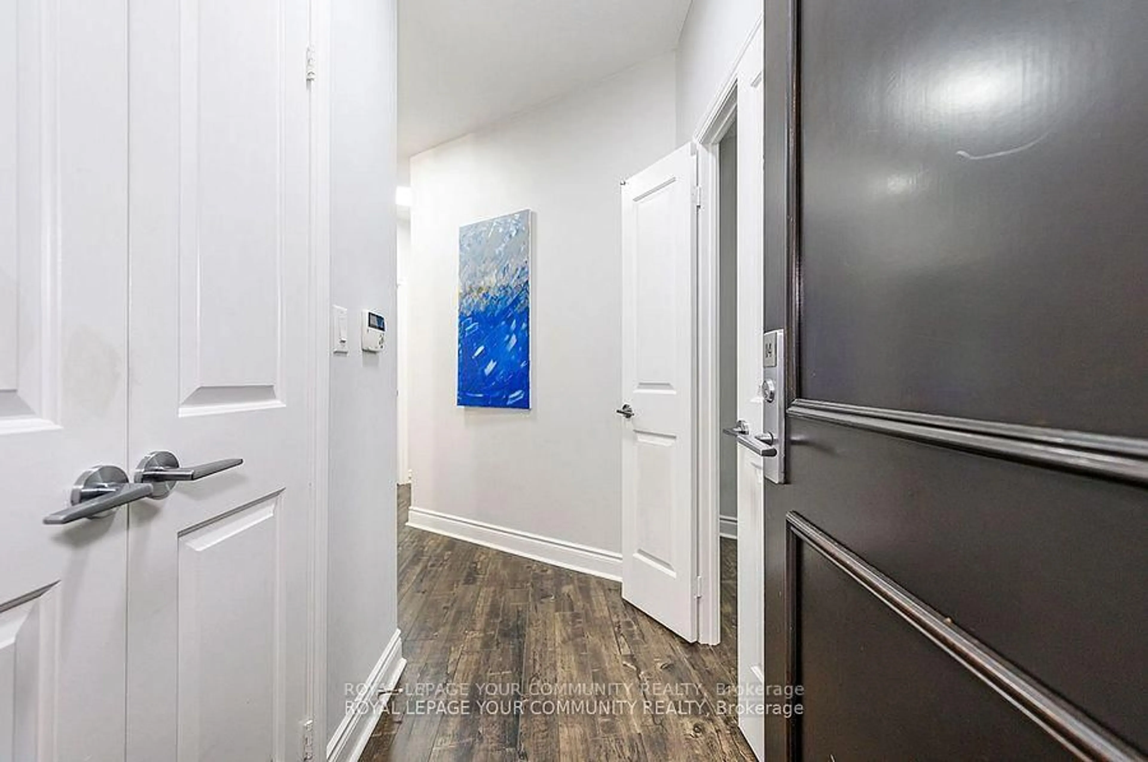 Indoor entryway for 25 Earlington Ave #114, Toronto Ontario M8X 3A3