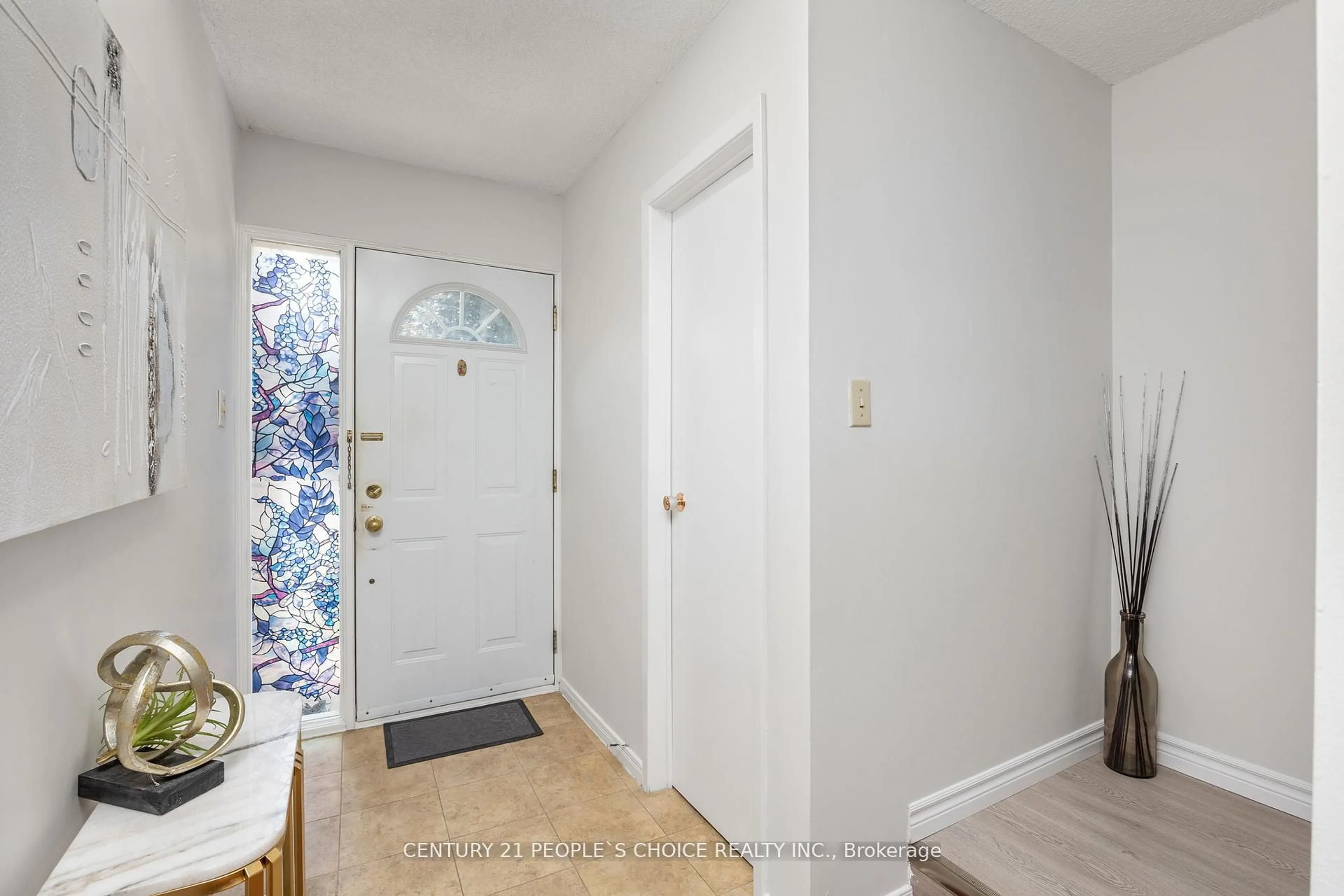 Indoor entryway for 3500 Glen Erin Dr #23, Mississauga Ontario L5L 1W6