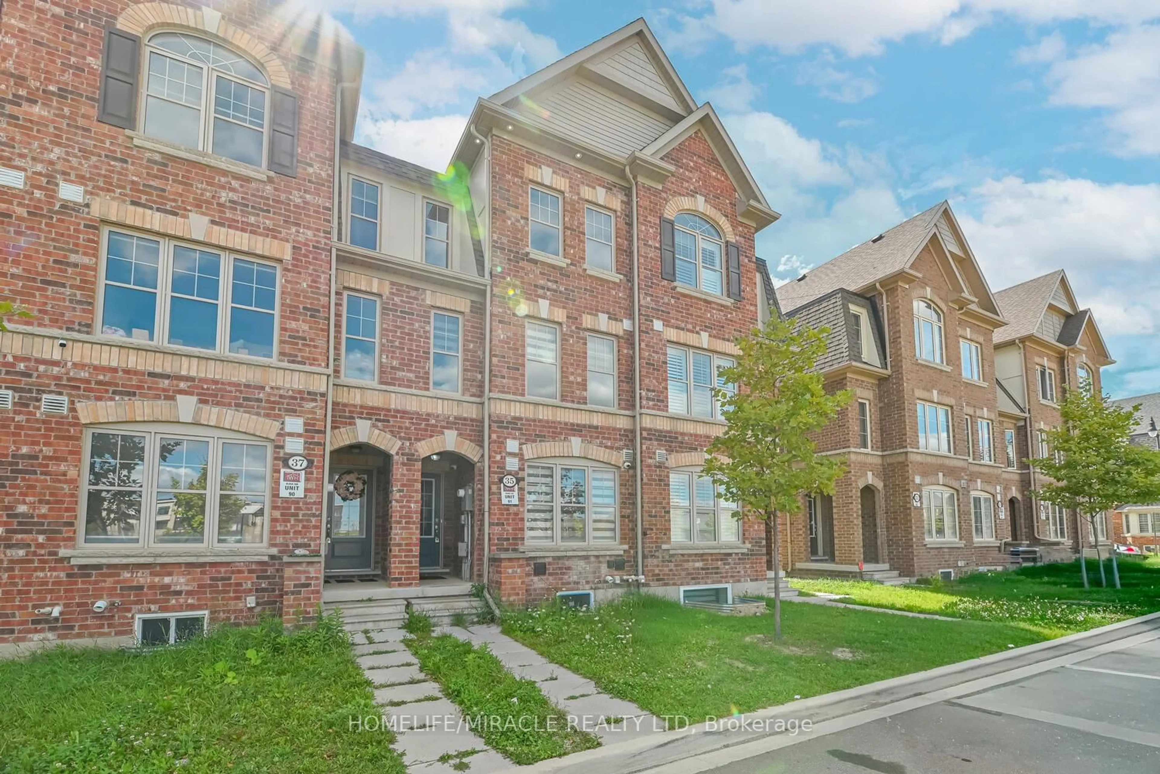 Home with brick exterior material, street for 35 Finegan Circ, Brampton Ontario L7A 4Z7