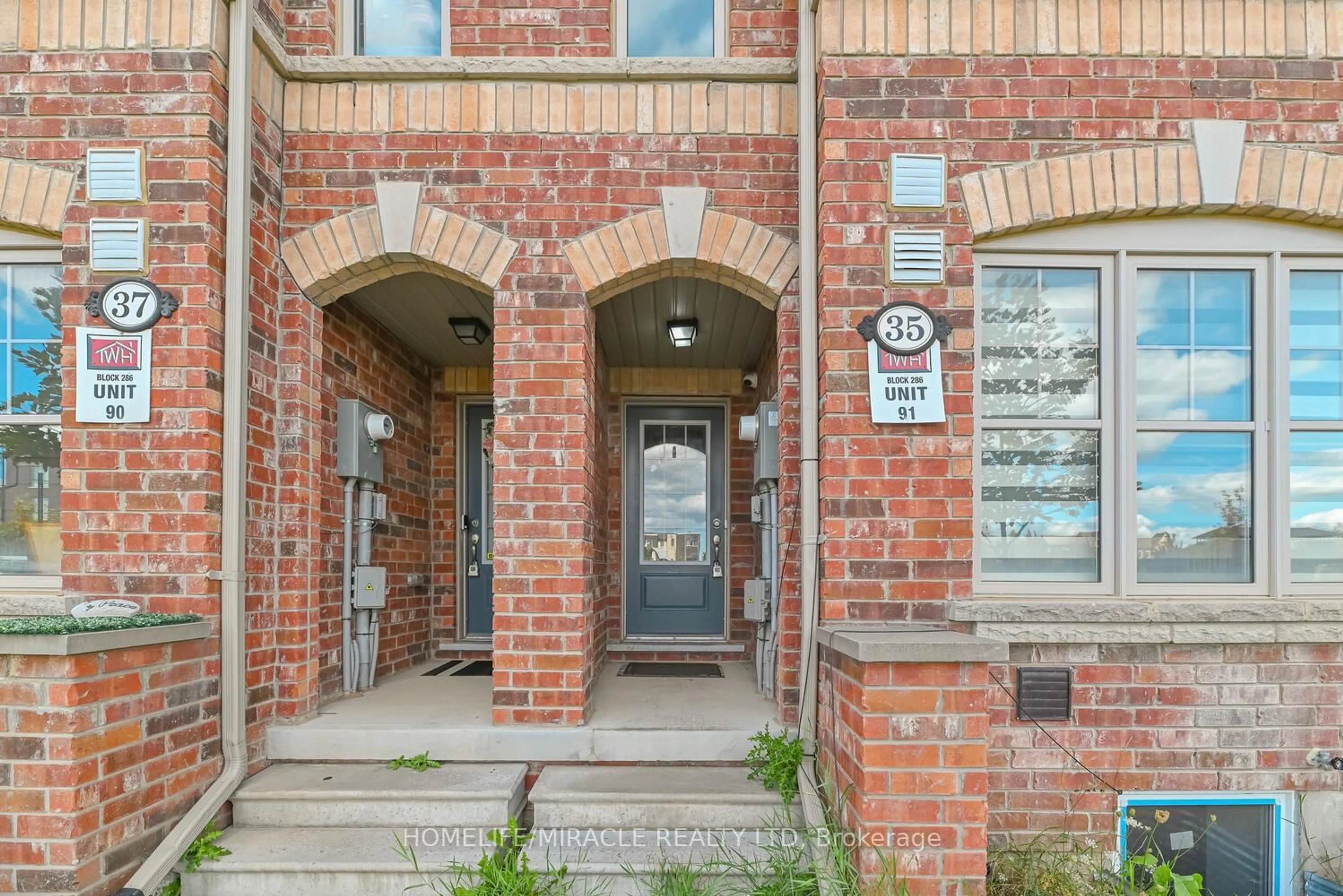 Unknown for 35 Finegan Circ, Brampton Ontario L7A 4Z7