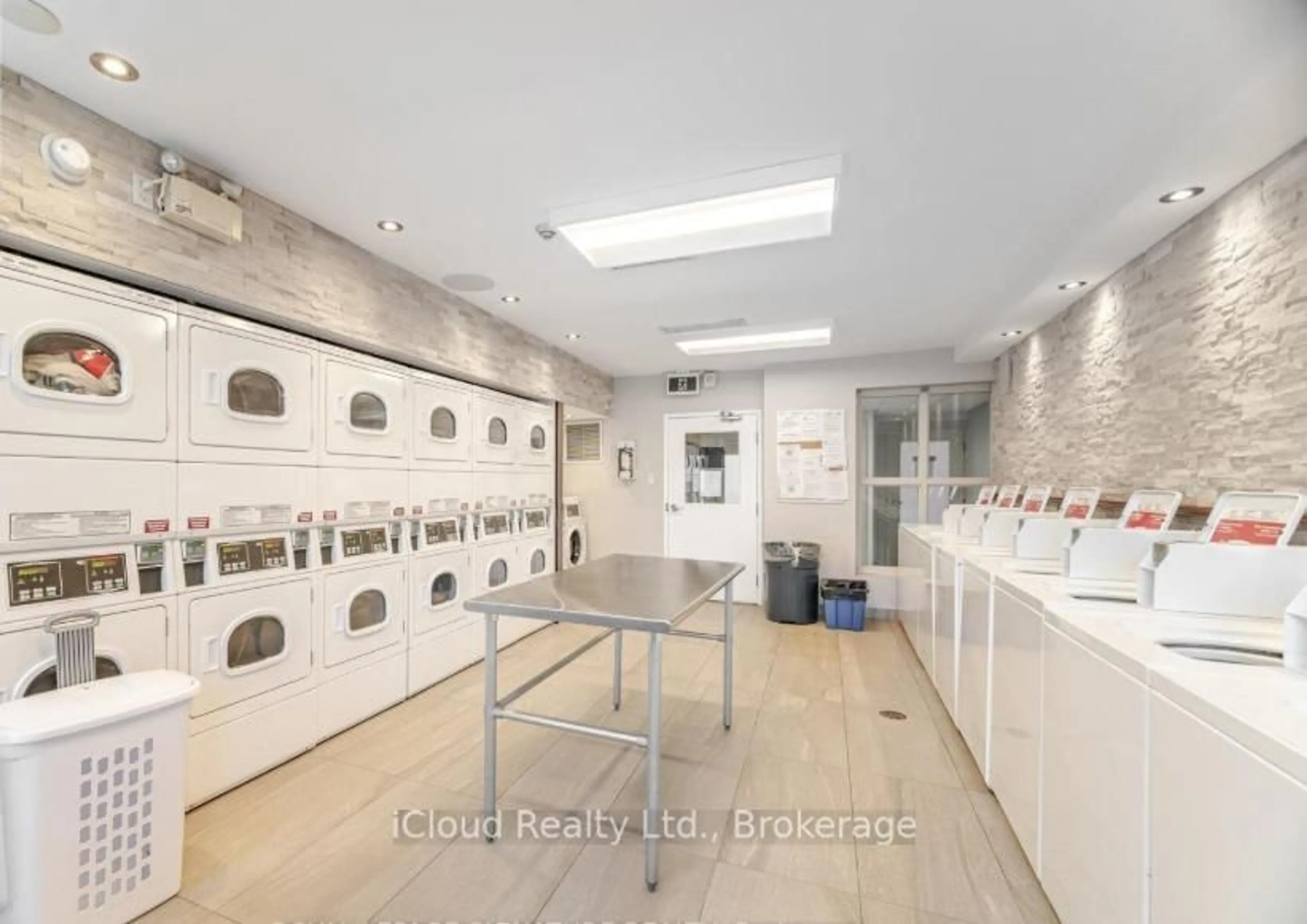 Kitchen with laundary machines, ceramic/tile floor for 2900 Battleford Rd #1110, Mississauga Ontario L5N 2V9